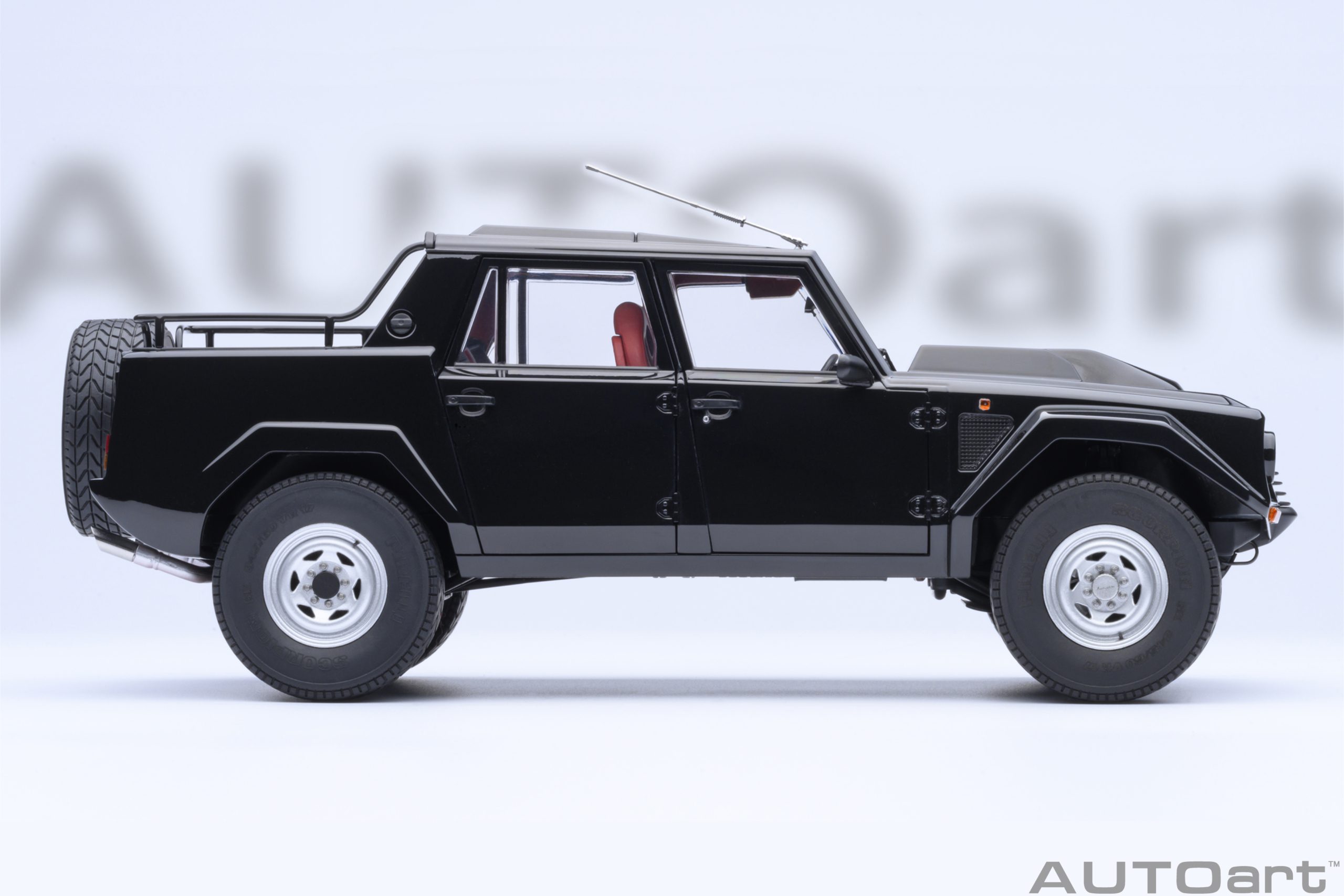 AUTOart Lamborghini LM002 1:18 - Black – Bild 4
