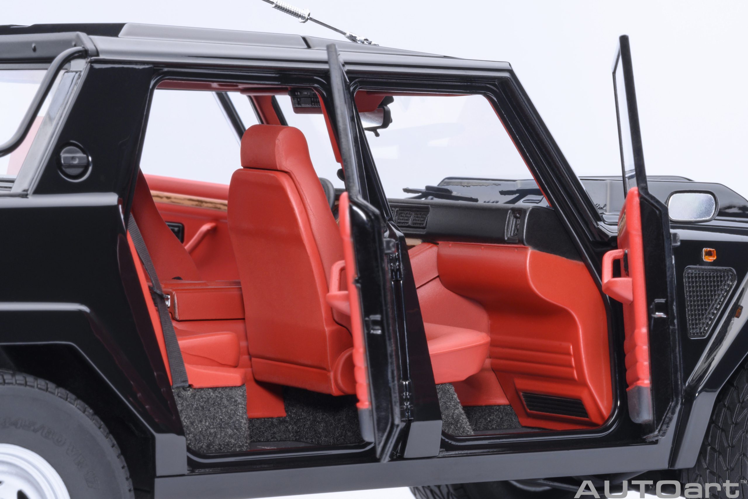 AUTOart Lamborghini LM002 1:18 - Black – Bild 10