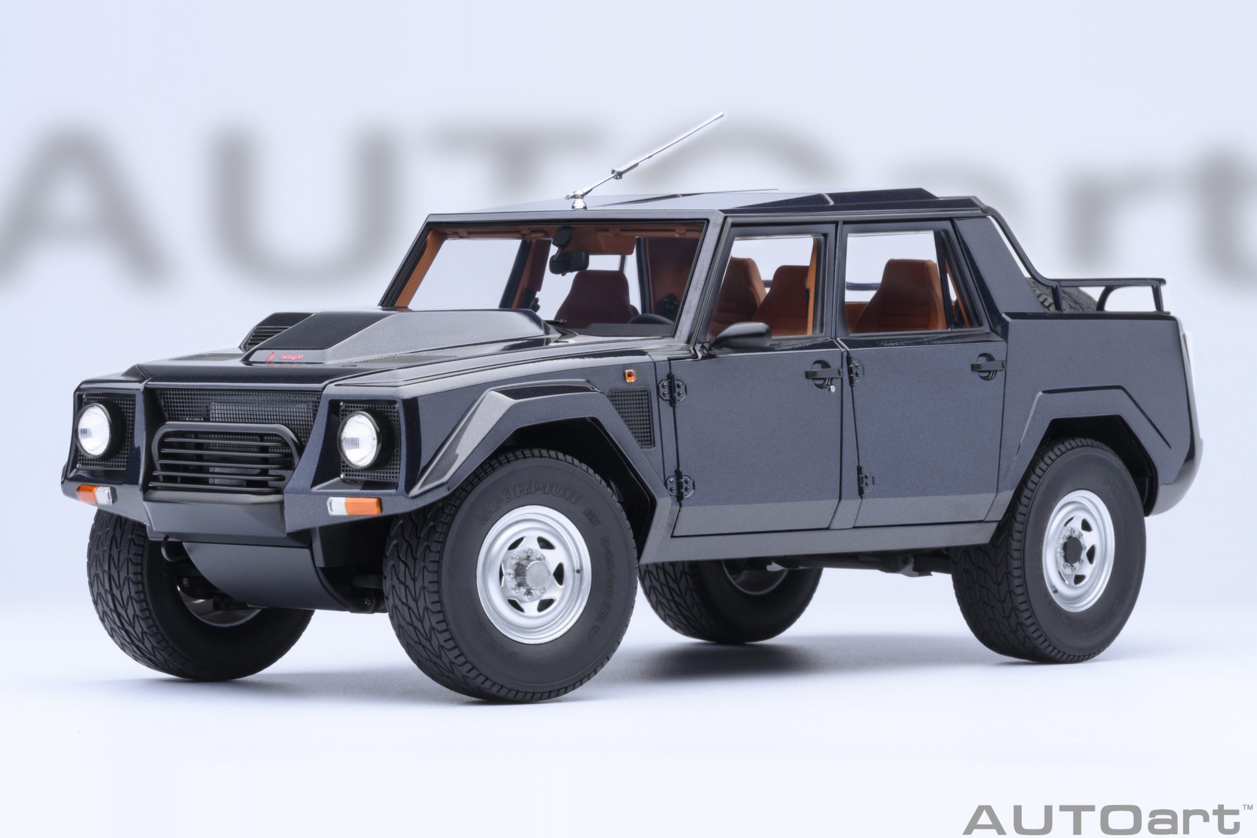 AUTOart Lamborghini LM002 1:18 - Acapulco Blue Metallic
