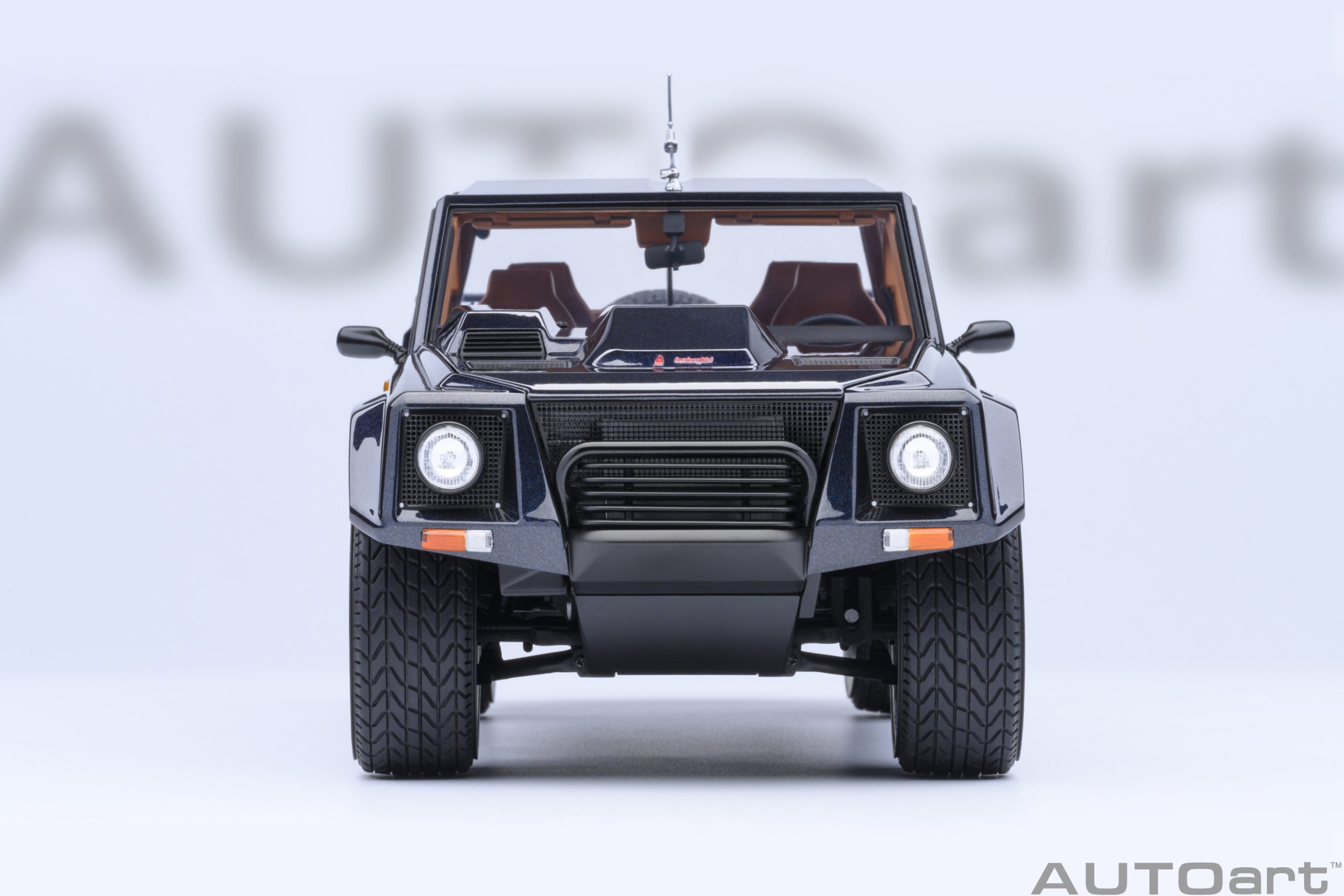 AUTOart Lamborghini LM002 1:18 - Acapulco Blue Metallic – Bild 5
