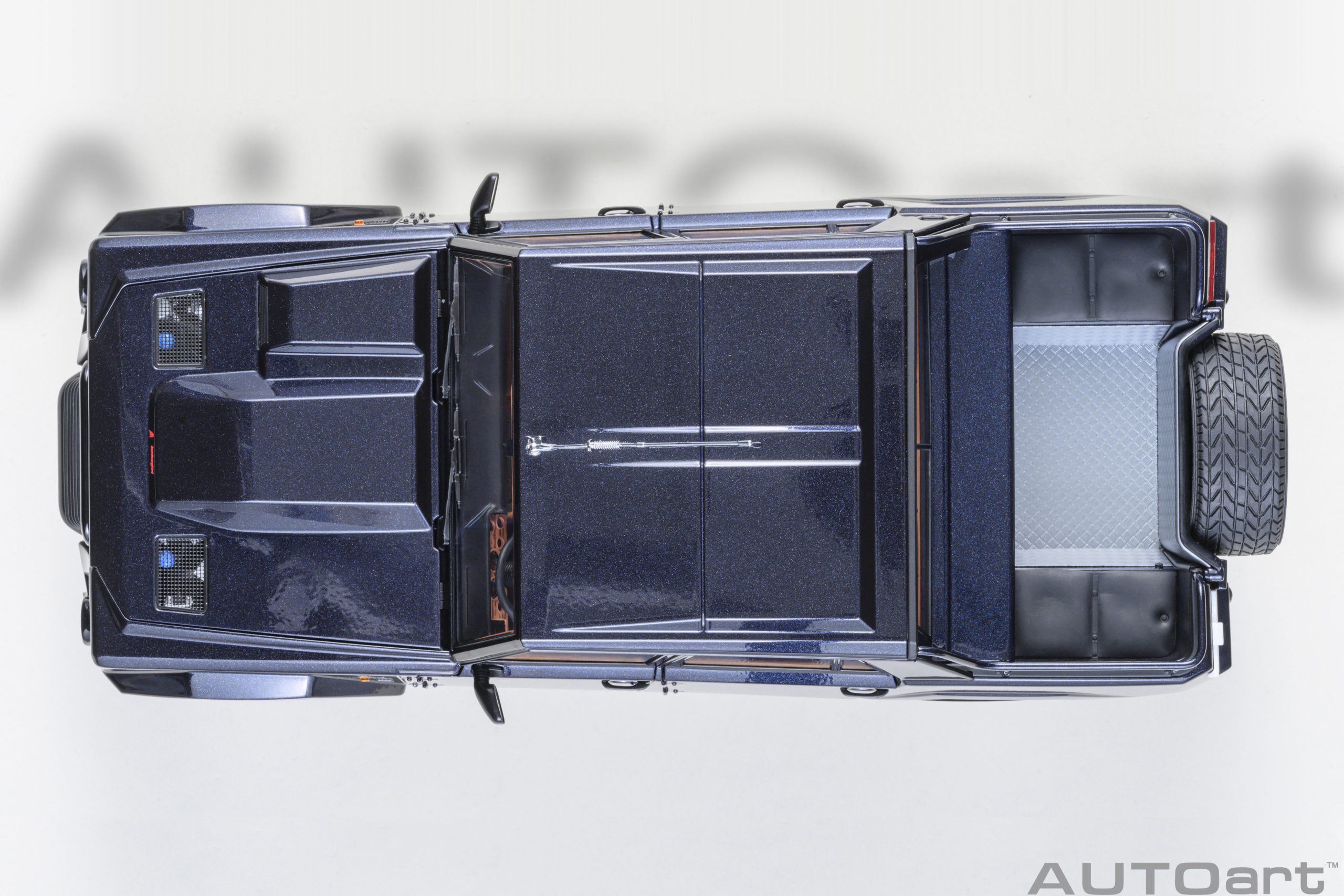 AUTOart Lamborghini LM002 1:18 - Acapulco Blue Metallic – Bild 7