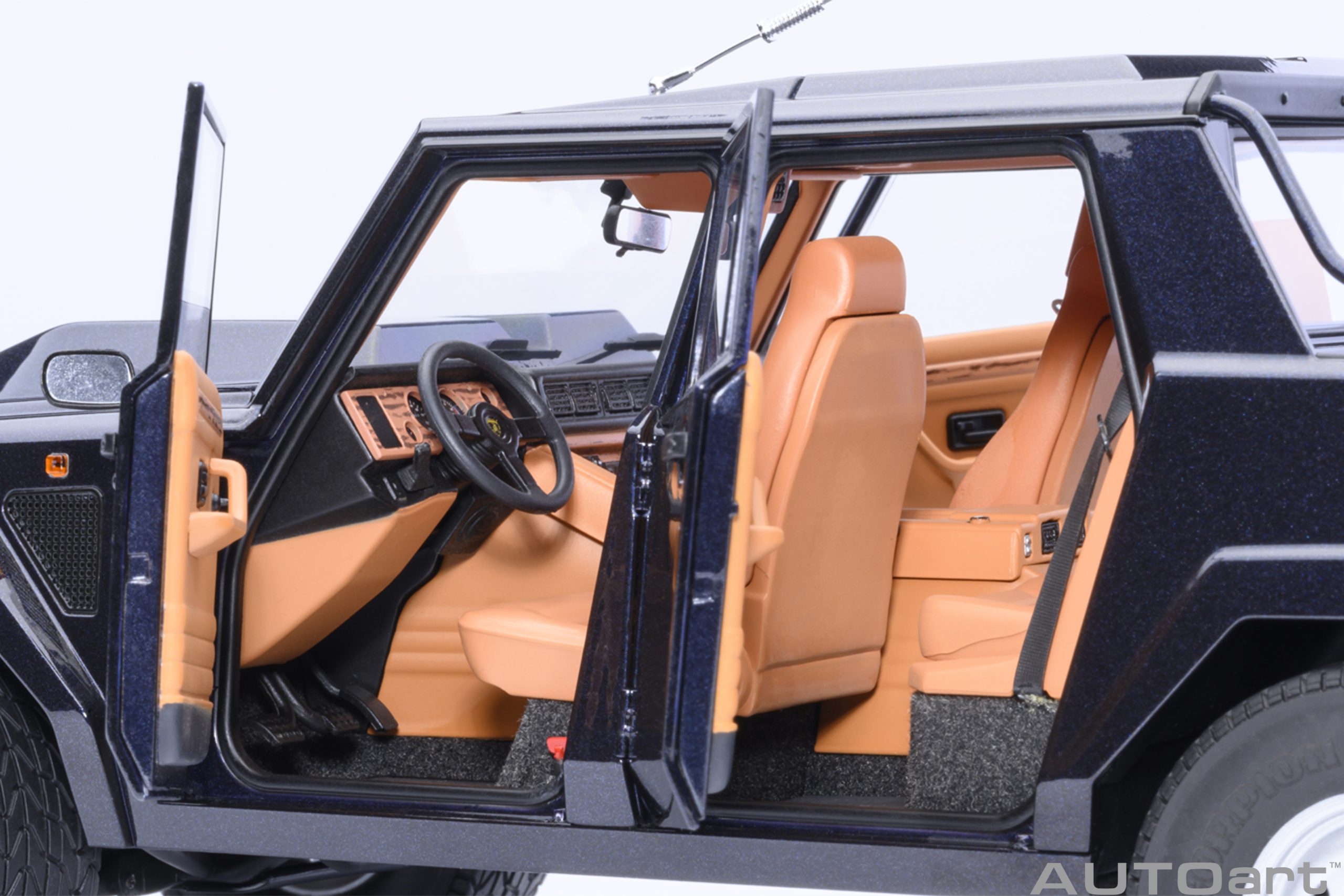 AUTOart Lamborghini LM002 1:18 - Acapulco Blue Metallic – Bild 9