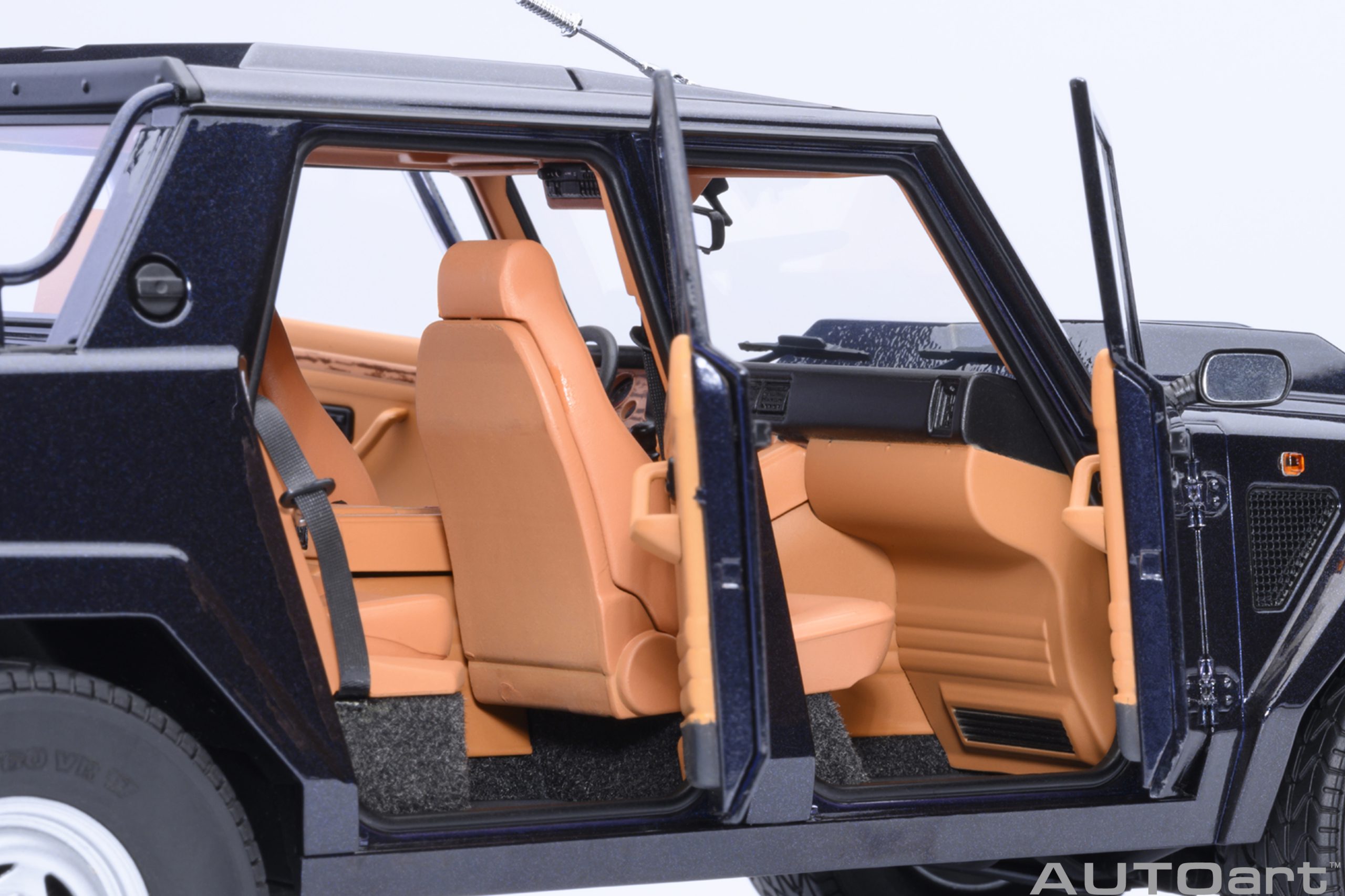 AUTOart Lamborghini LM002 1:18 - Acapulco Blue Metallic – Bild 10