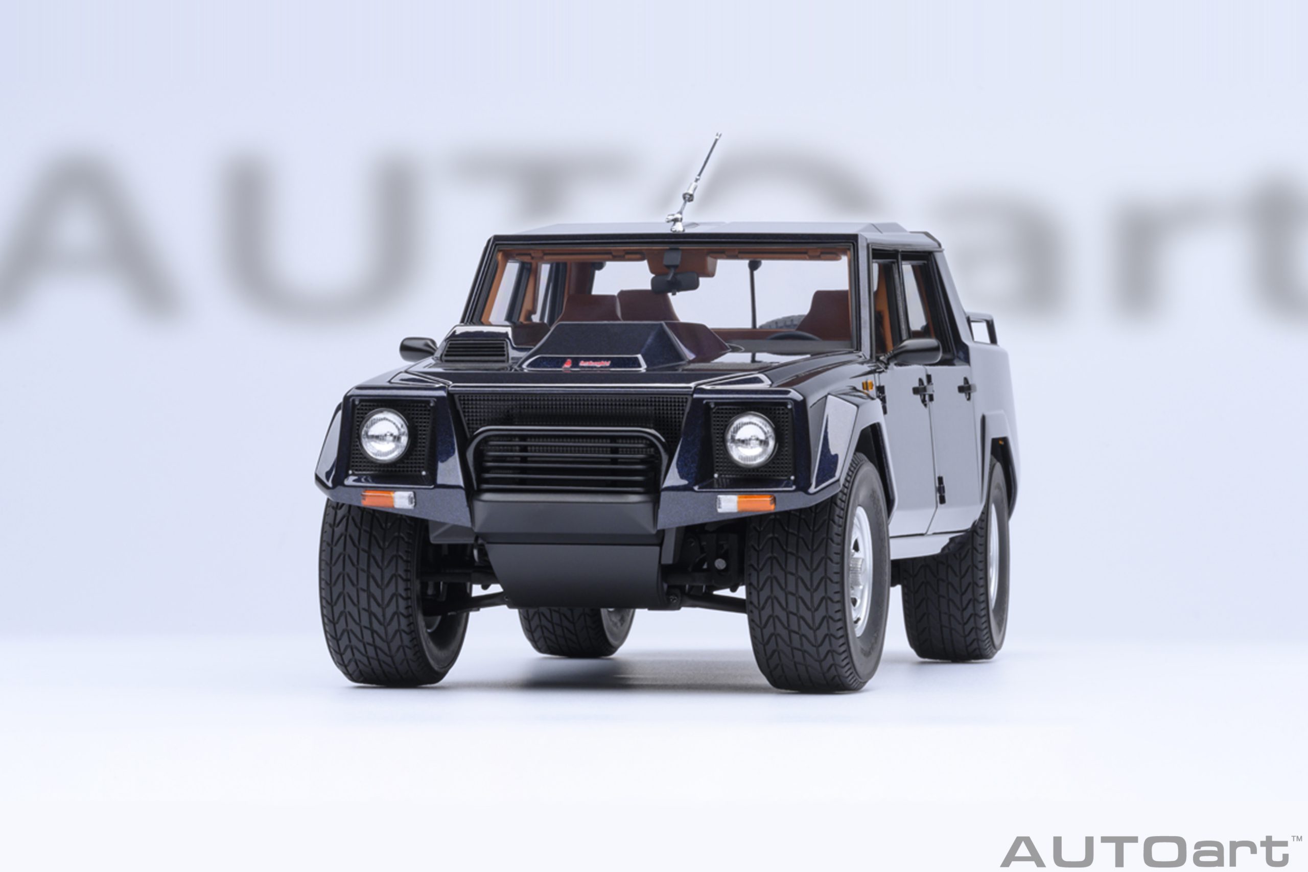 AUTOart Lamborghini LM002 1:18 - Acapulco Blue Metallic – Bild 19