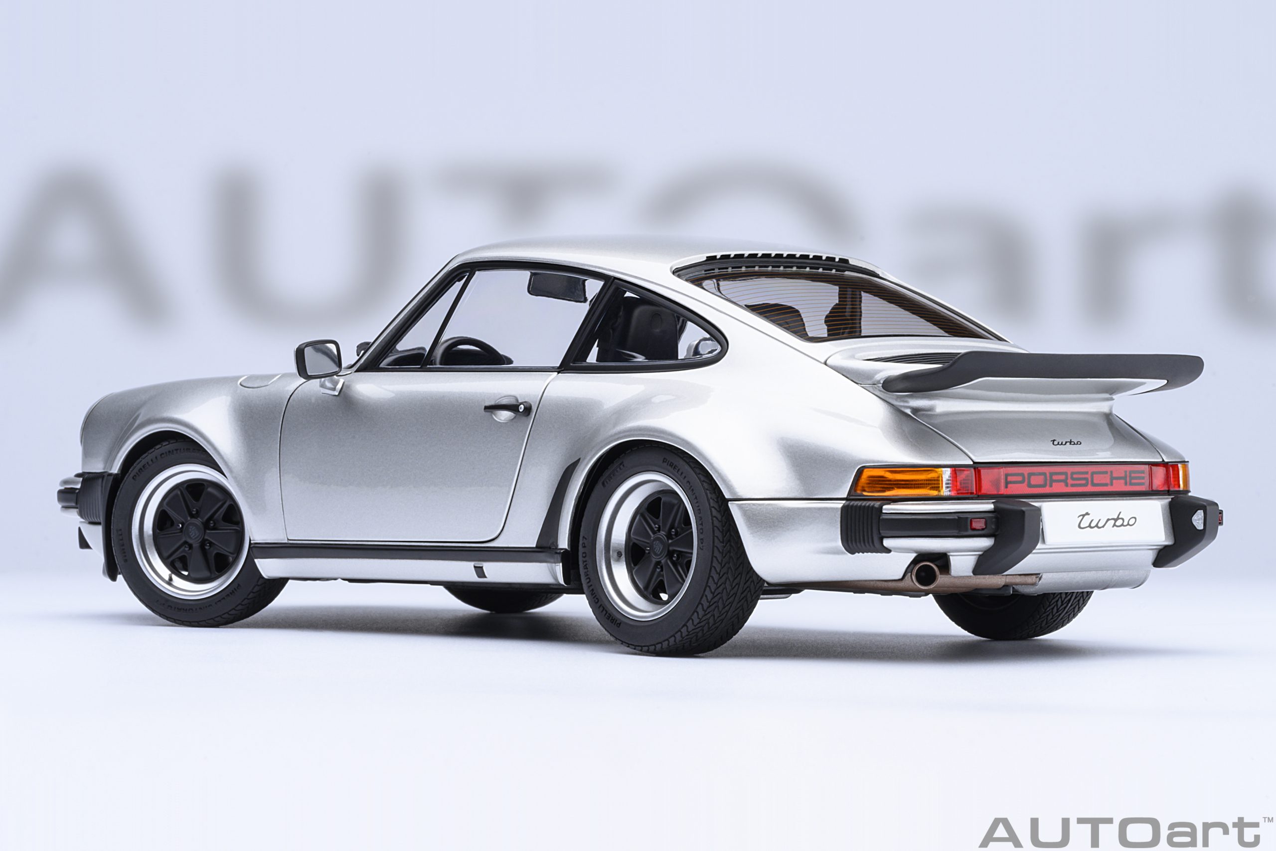 AUTOart Porsche 911 (930) Turbo 3.0 1:18 - Silver Metallic – Bild 2