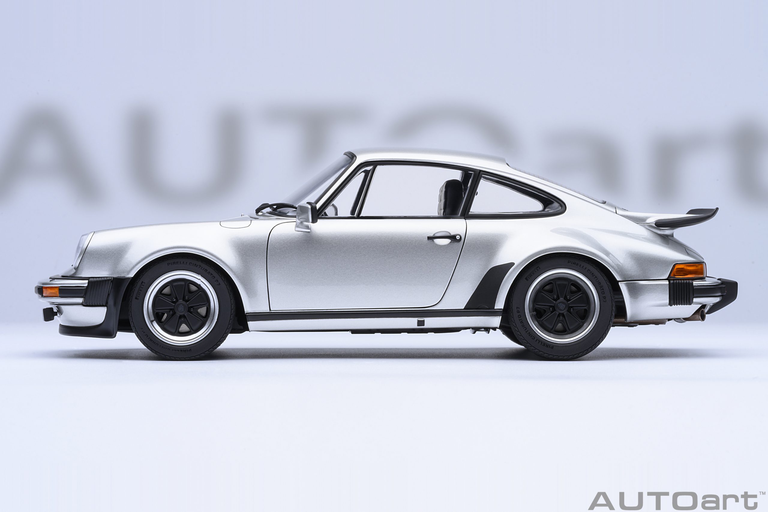 AUTOart Porsche 911 (930) Turbo 3.0 1:18 - Silver Metallic – Bild 3