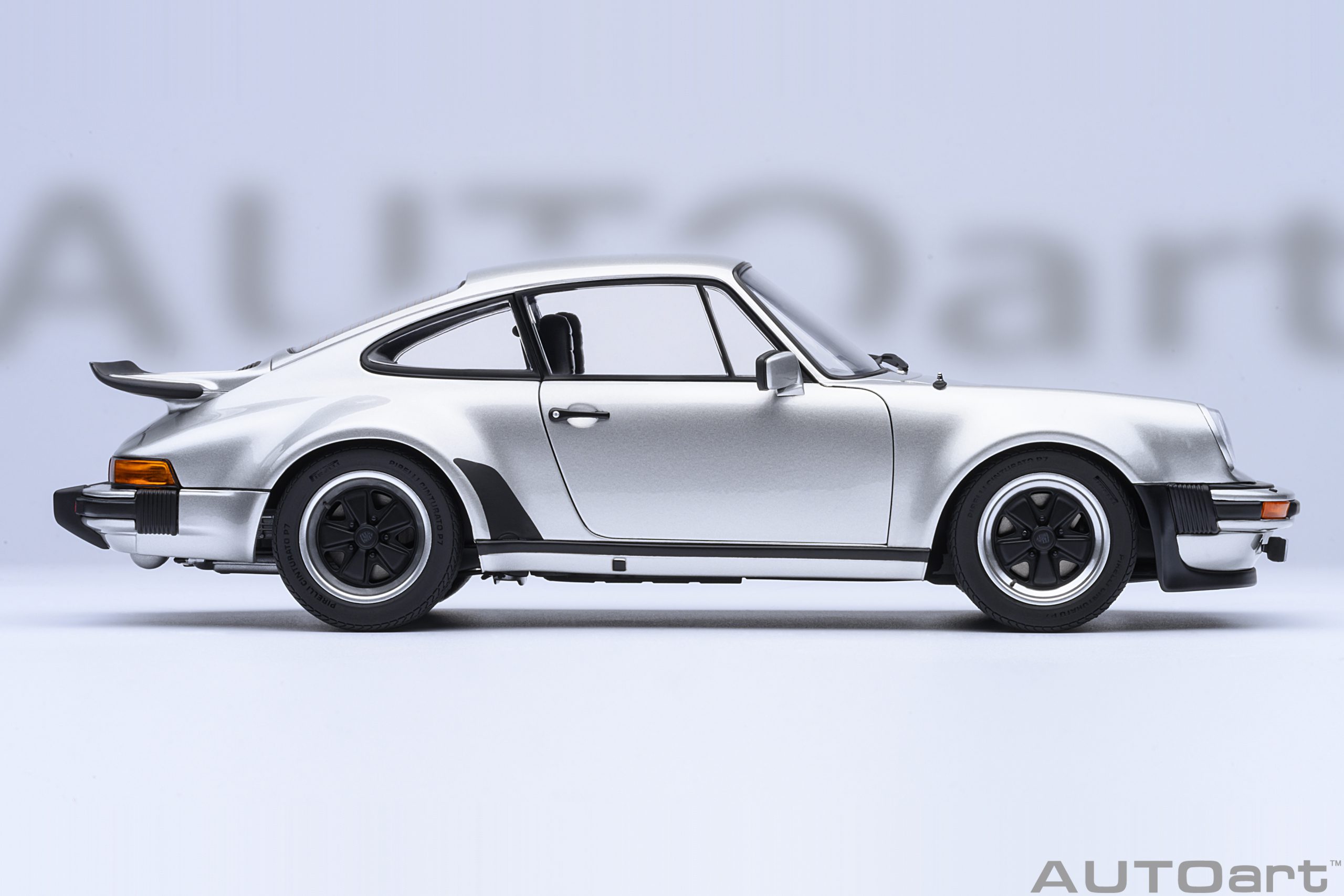 AUTOart Porsche 911 (930) Turbo 3.0 1:18 - Silver Metallic – Bild 4