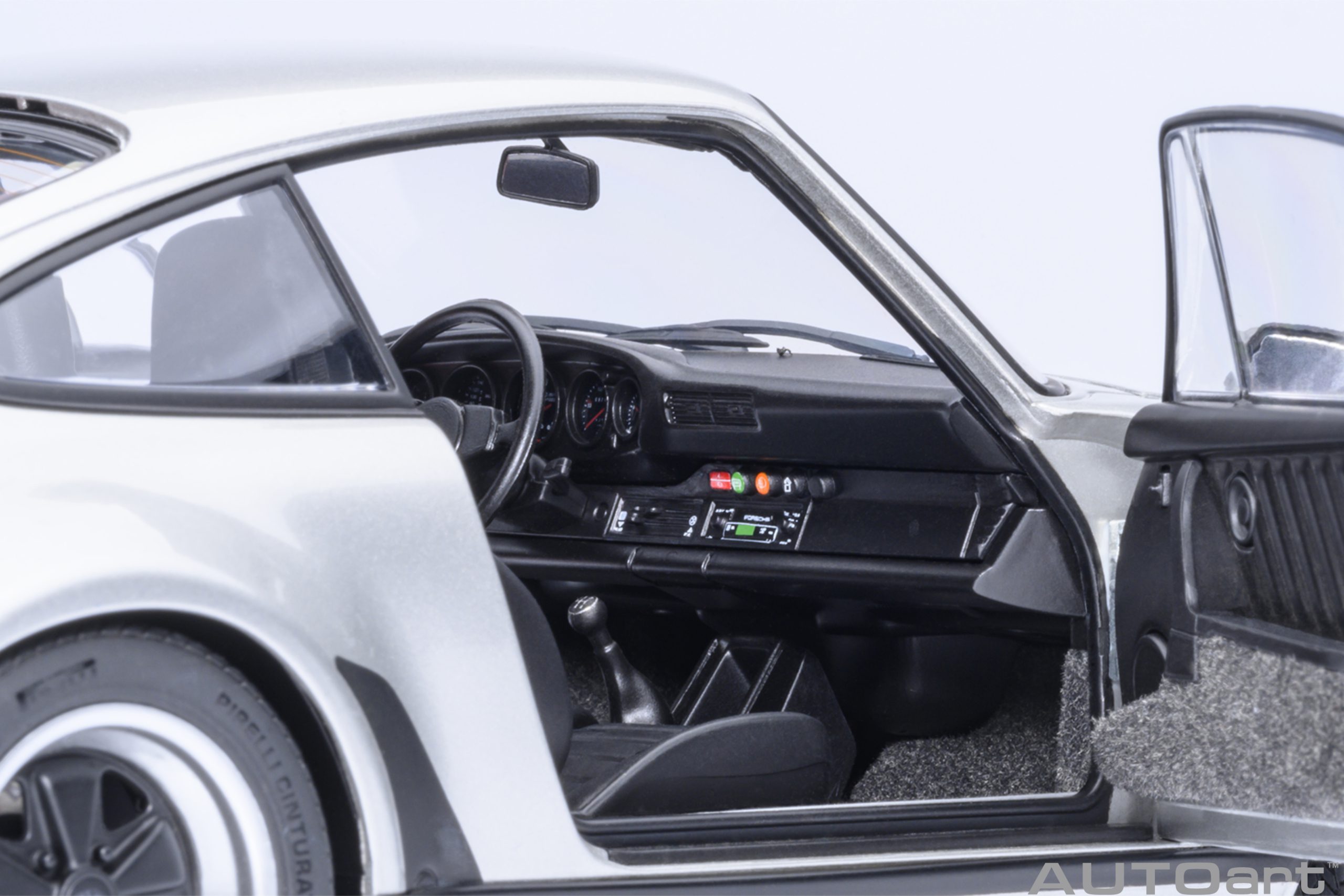 AUTOart Porsche 911 (930) Turbo 3.0 1:18 - Silver Metallic – Bild 10