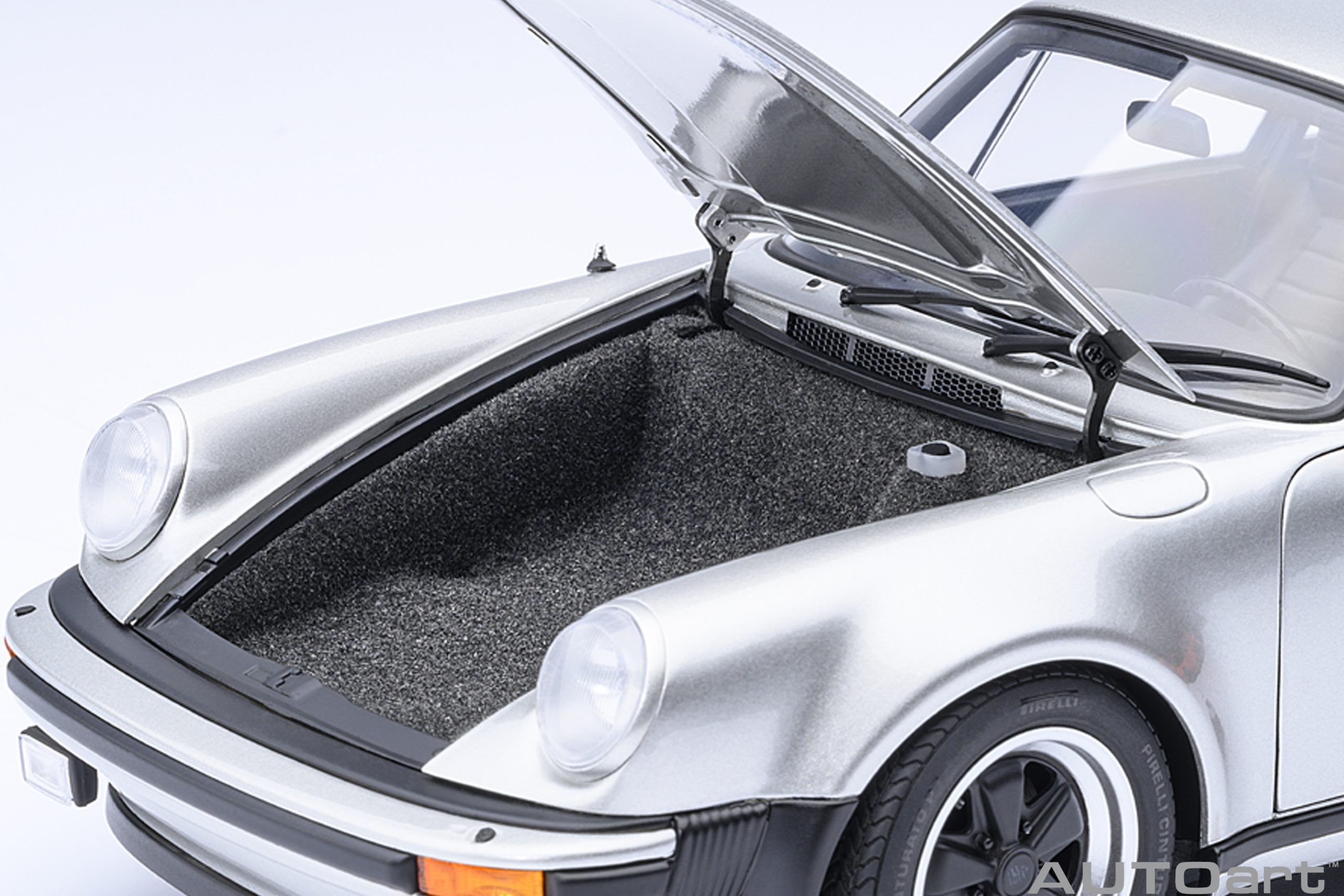 AUTOart Porsche 911 (930) Turbo 3.0 1:18 - Silver Metallic – Bild 11