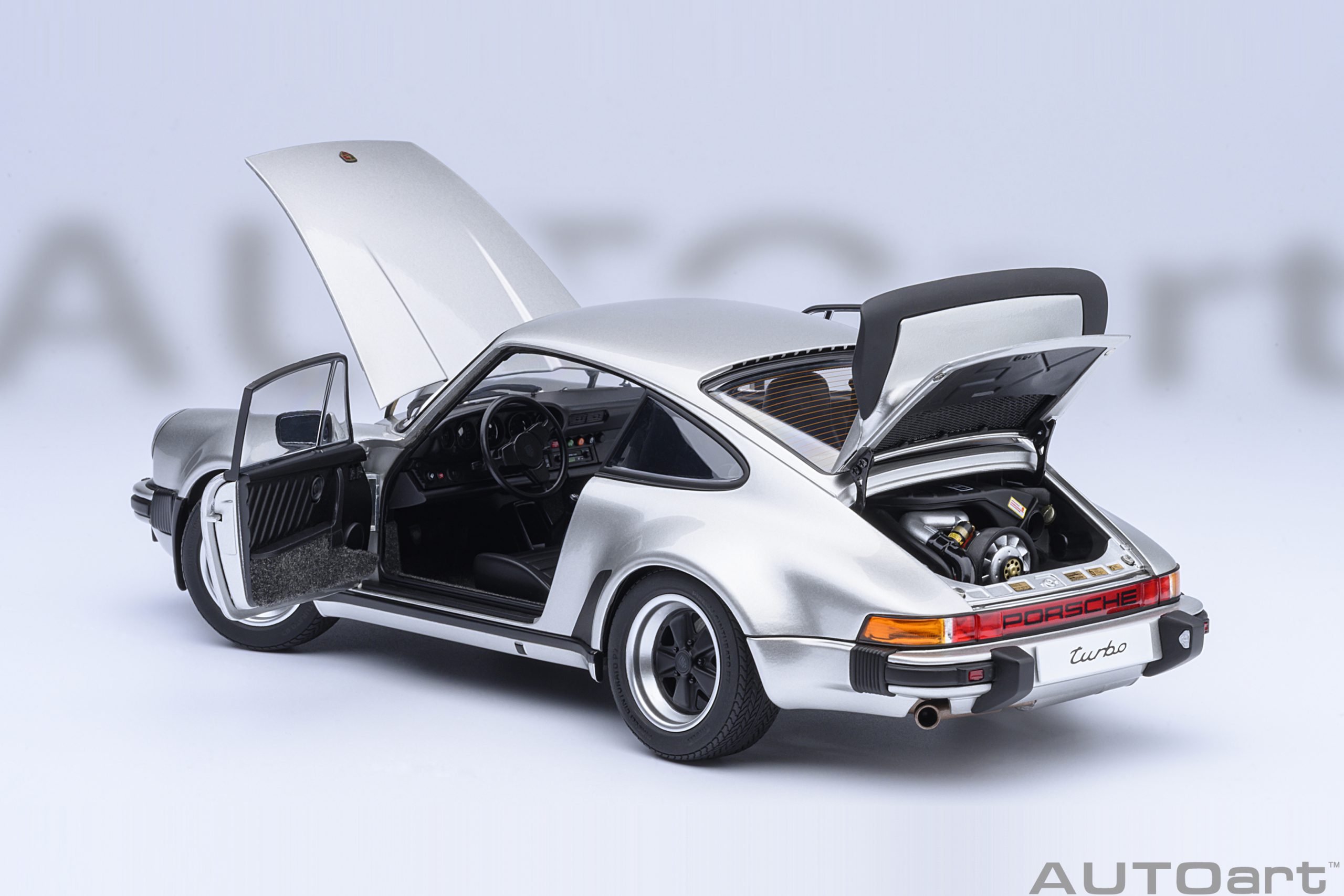 AUTOart Porsche 911 (930) Turbo 3.0 1:18 - Silver Metallic – Bild 16