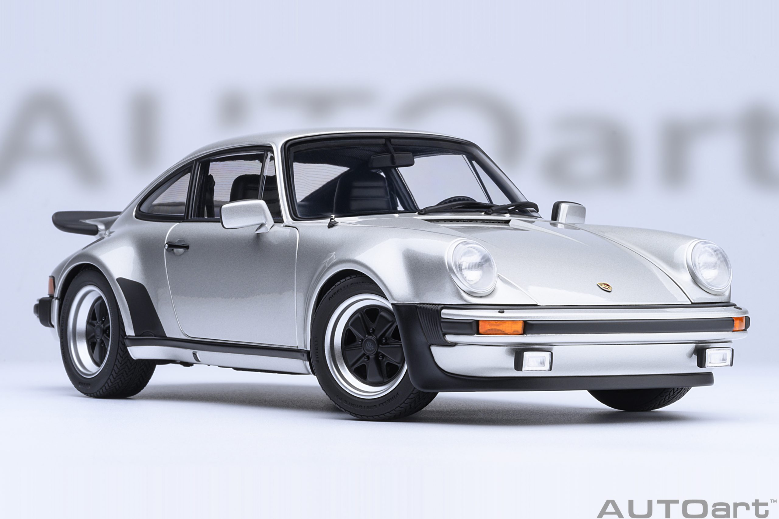 AUTOart Porsche 911 (930) Turbo 3.0 1:18 - Silver Metallic – Bild 17