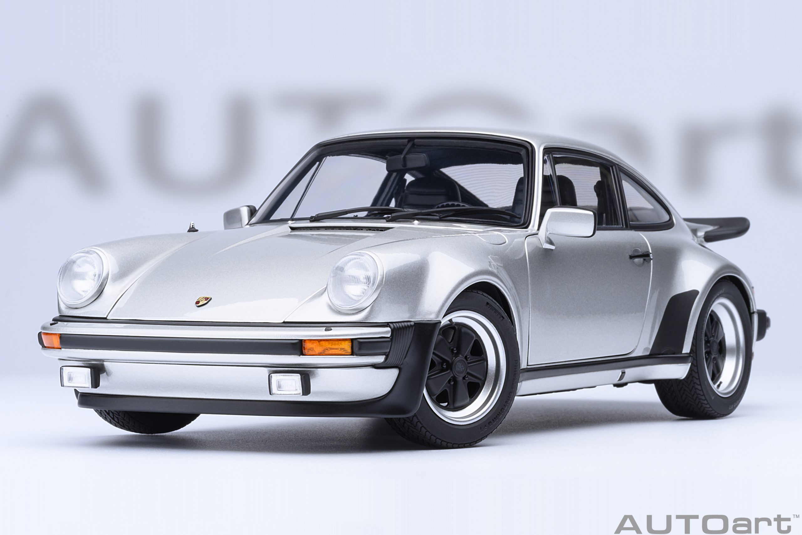 AUTOart Porsche 911 (930) Turbo 3.0 1:18 - Silver Metallic – Bild 18