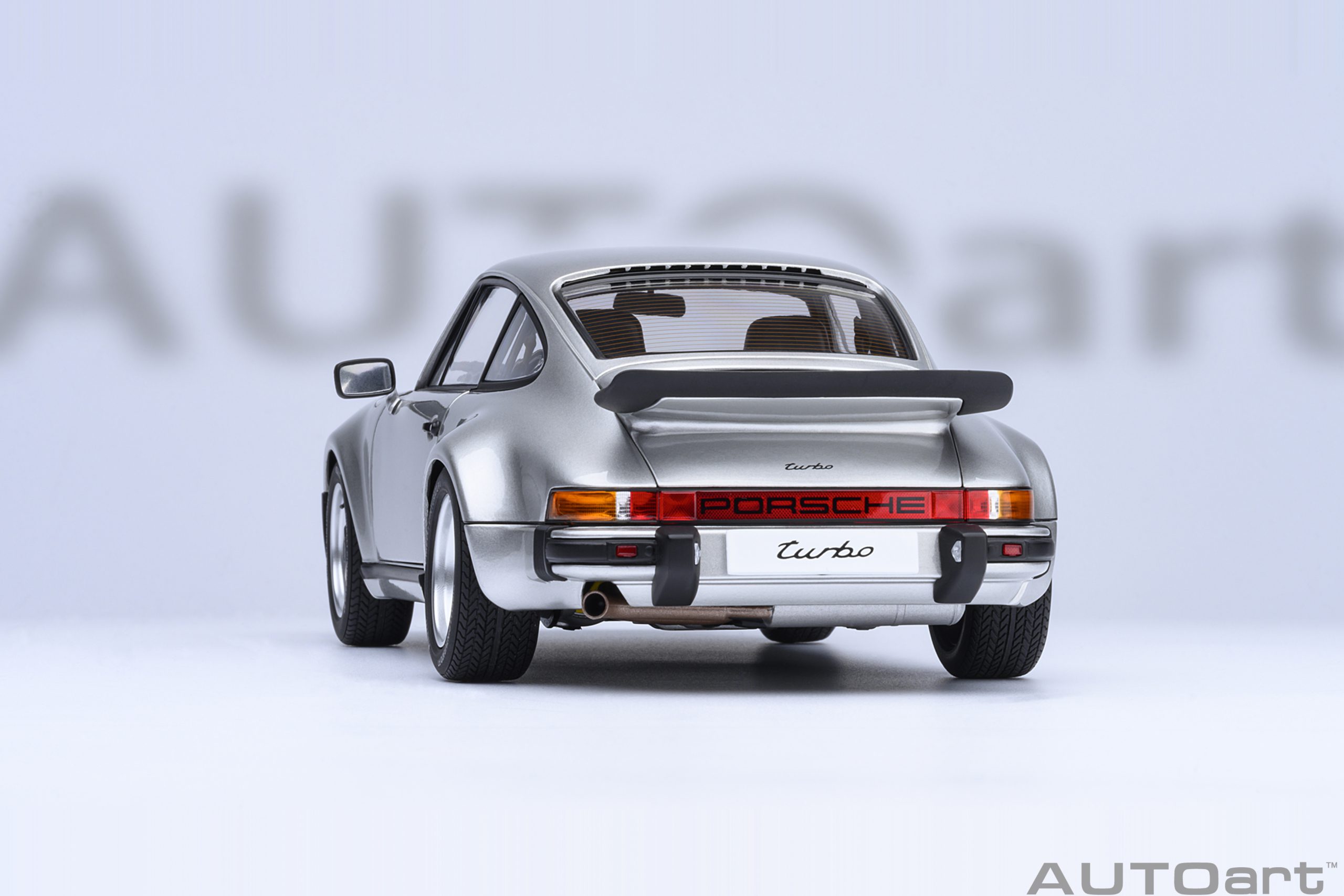 AUTOart Porsche 911 (930) Turbo 3.0 1:18 - Silver Metallic – Bild 19