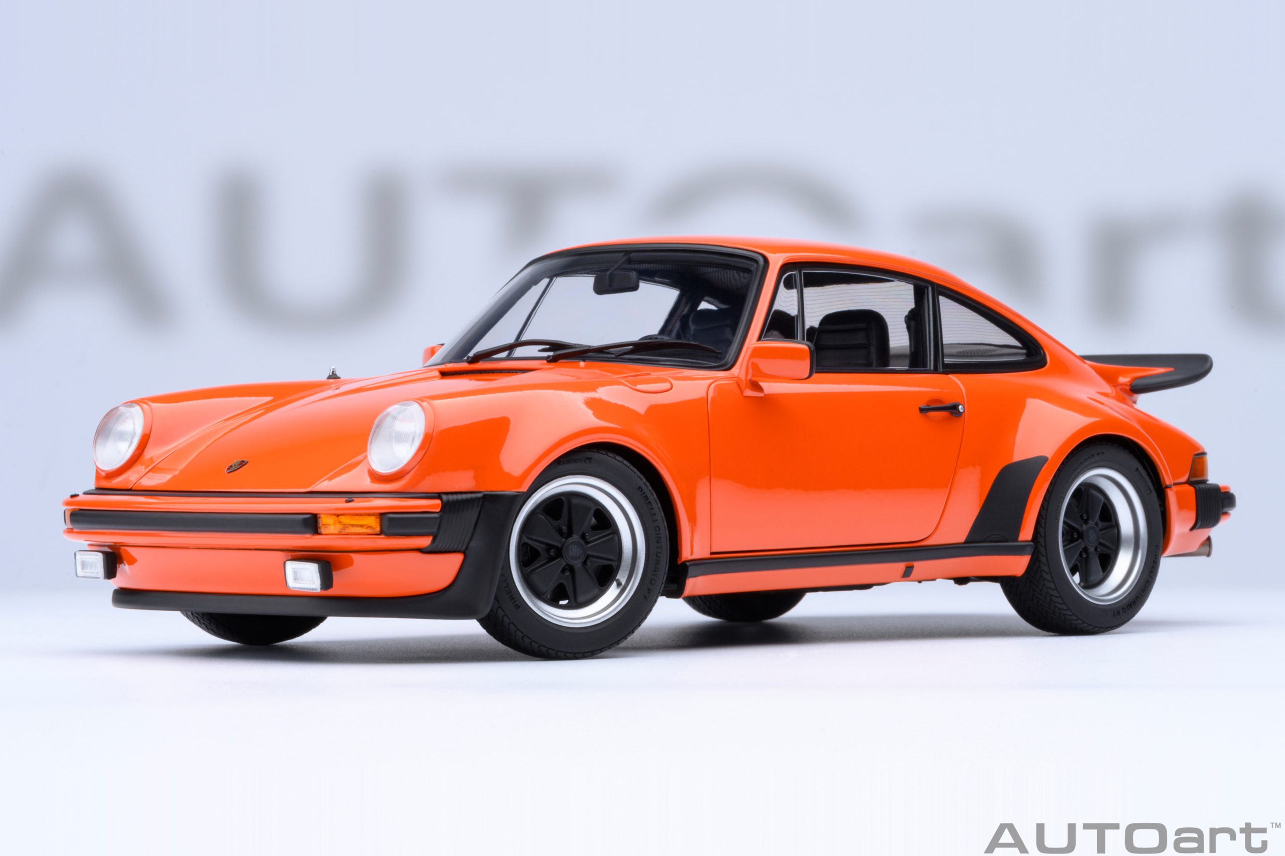 AUTOart Porsche 911 (930) Turbo 3.0 1:18 - Continental Orange