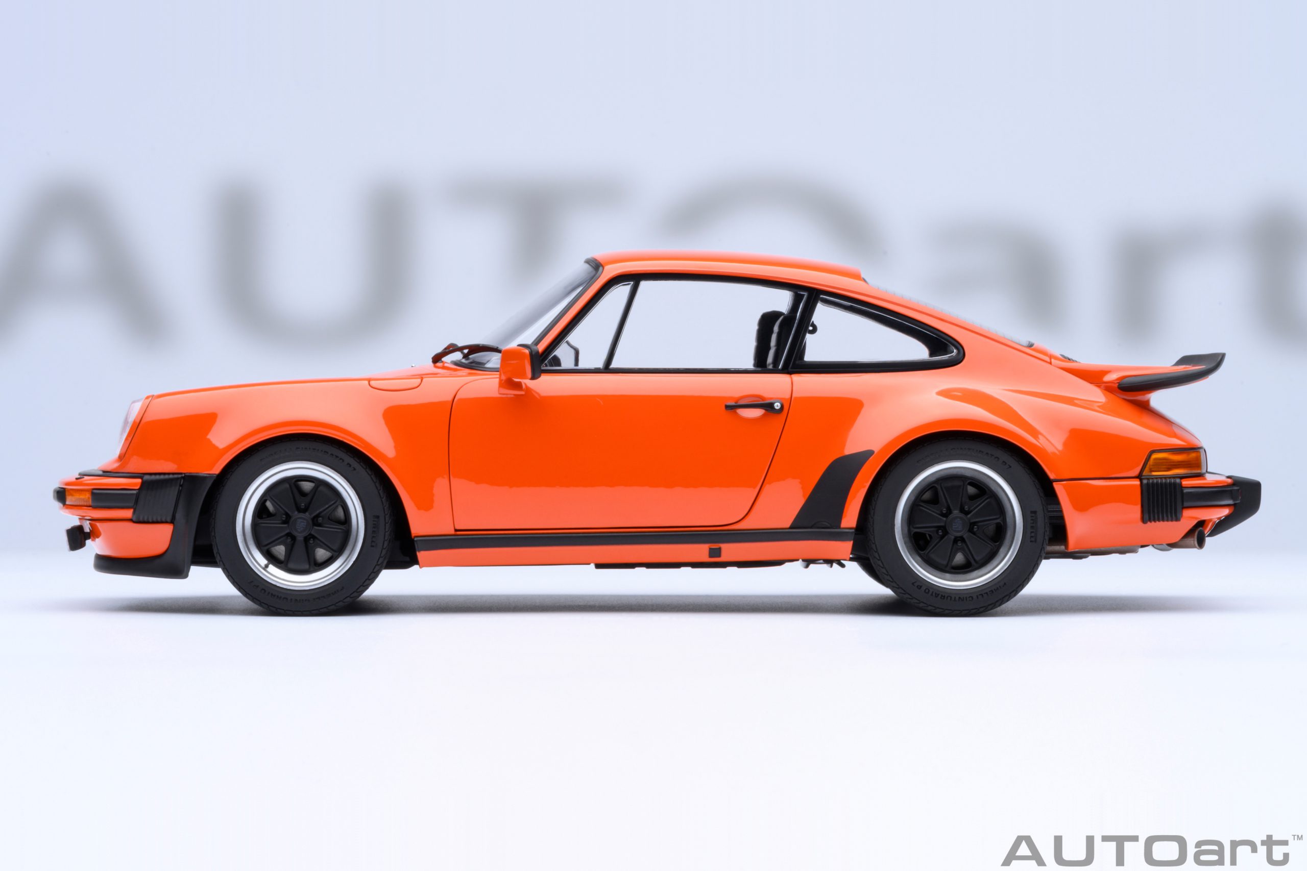 AUTOart Porsche 911 (930) Turbo 3.0 1:18 - Continental Orange – Bild 3