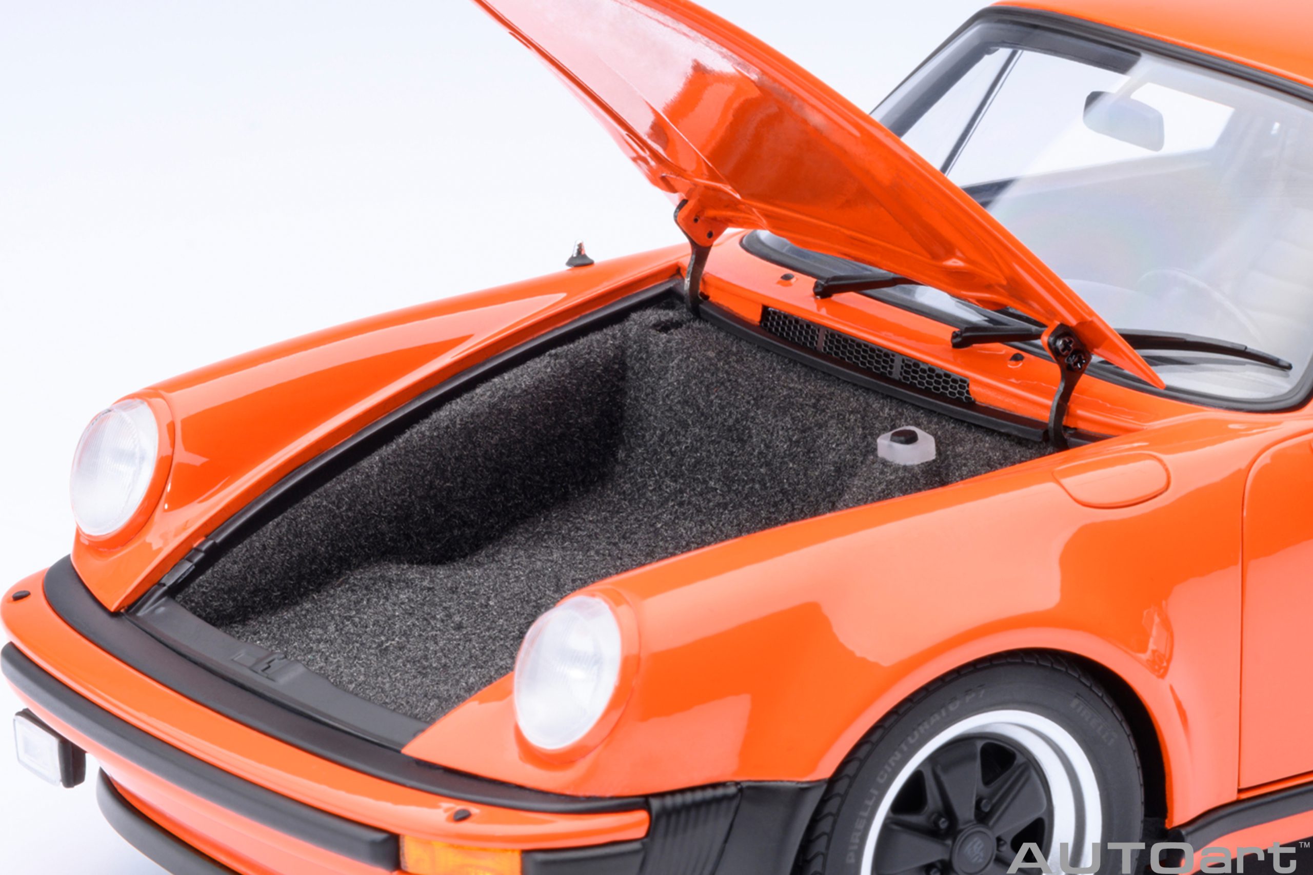 AUTOart Porsche 911 (930) Turbo 3.0 1:18 - Continental Orange – Bild 11