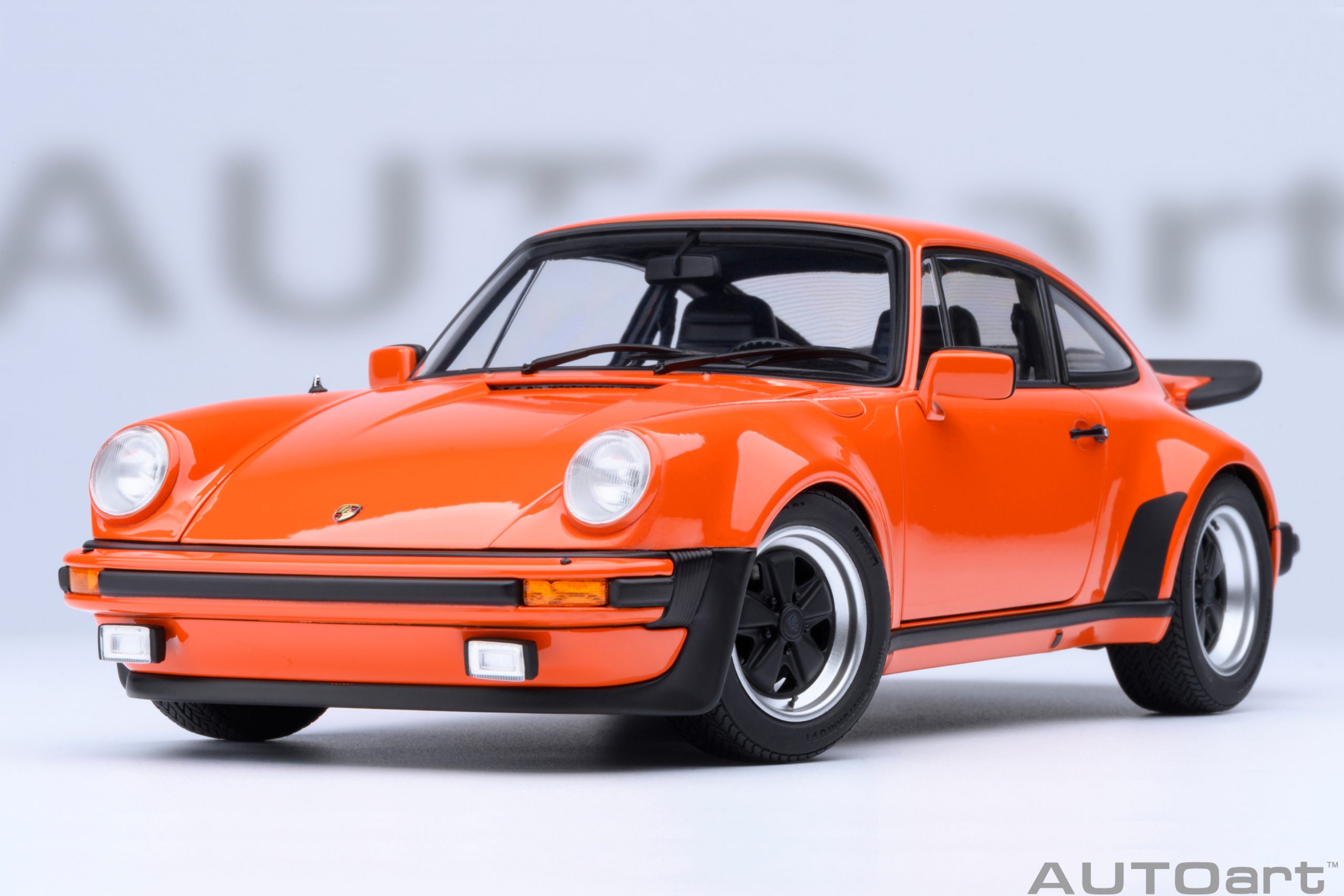 AUTOart Porsche 911 (930) Turbo 3.0 1:18 - Continental Orange – Bild 17
