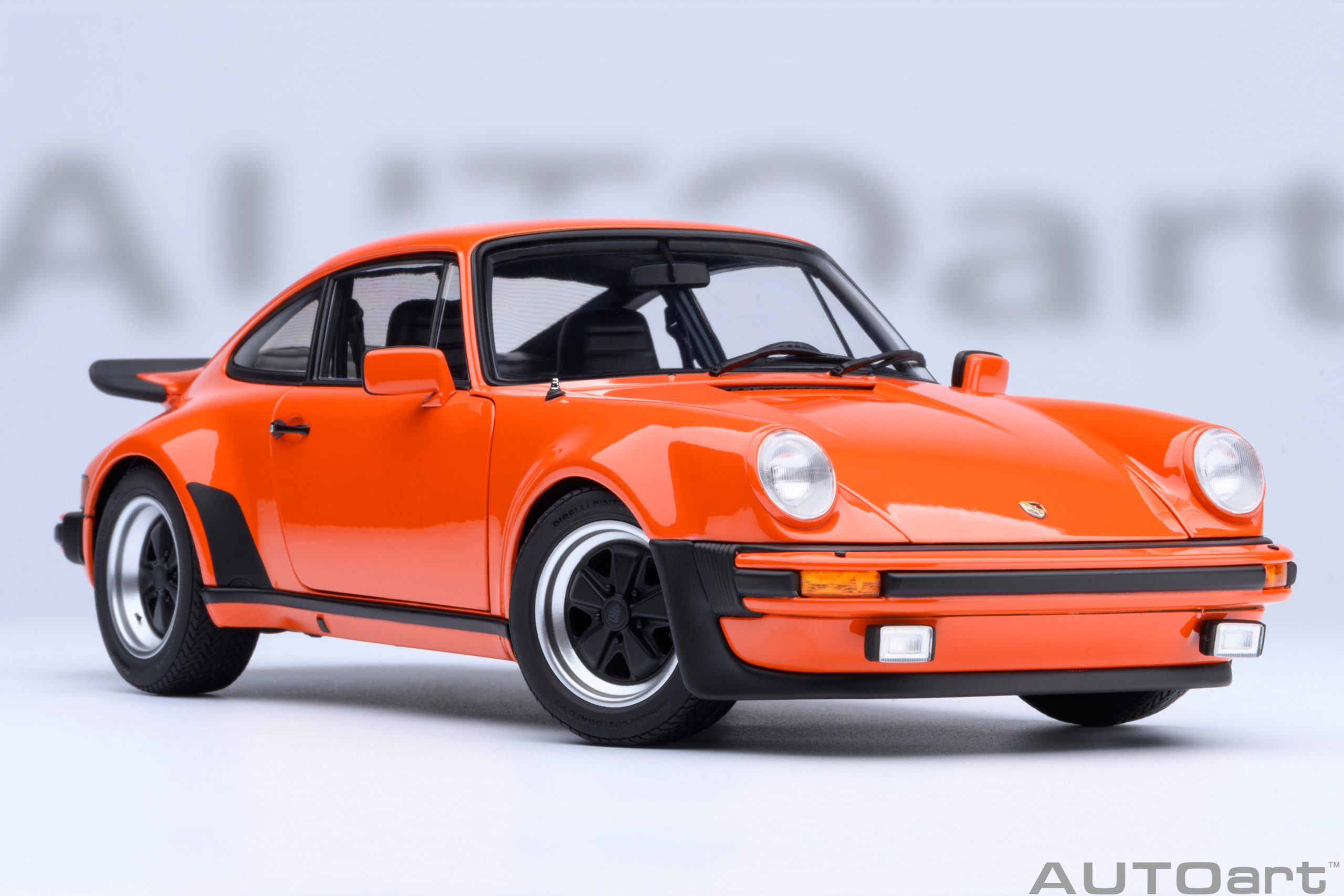 AUTOart Porsche 911 (930) Turbo 3.0 1:18 - Continental Orange – Bild 18