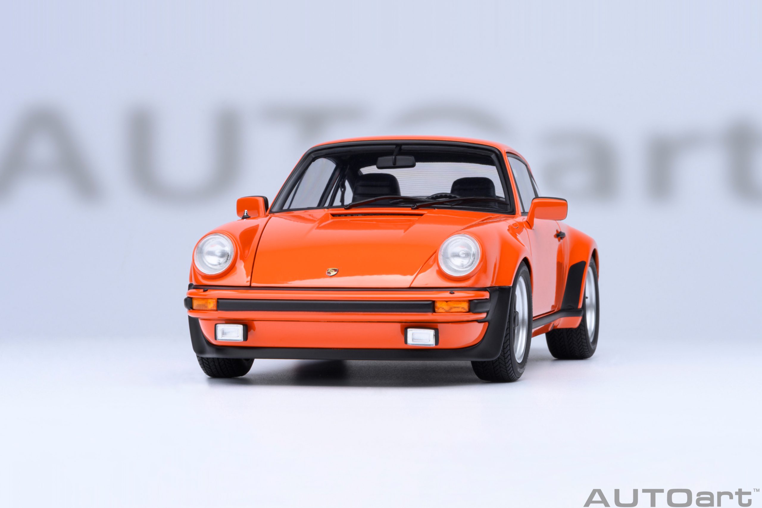 AUTOart Porsche 911 (930) Turbo 3.0 1:18 - Continental Orange – Bild 19