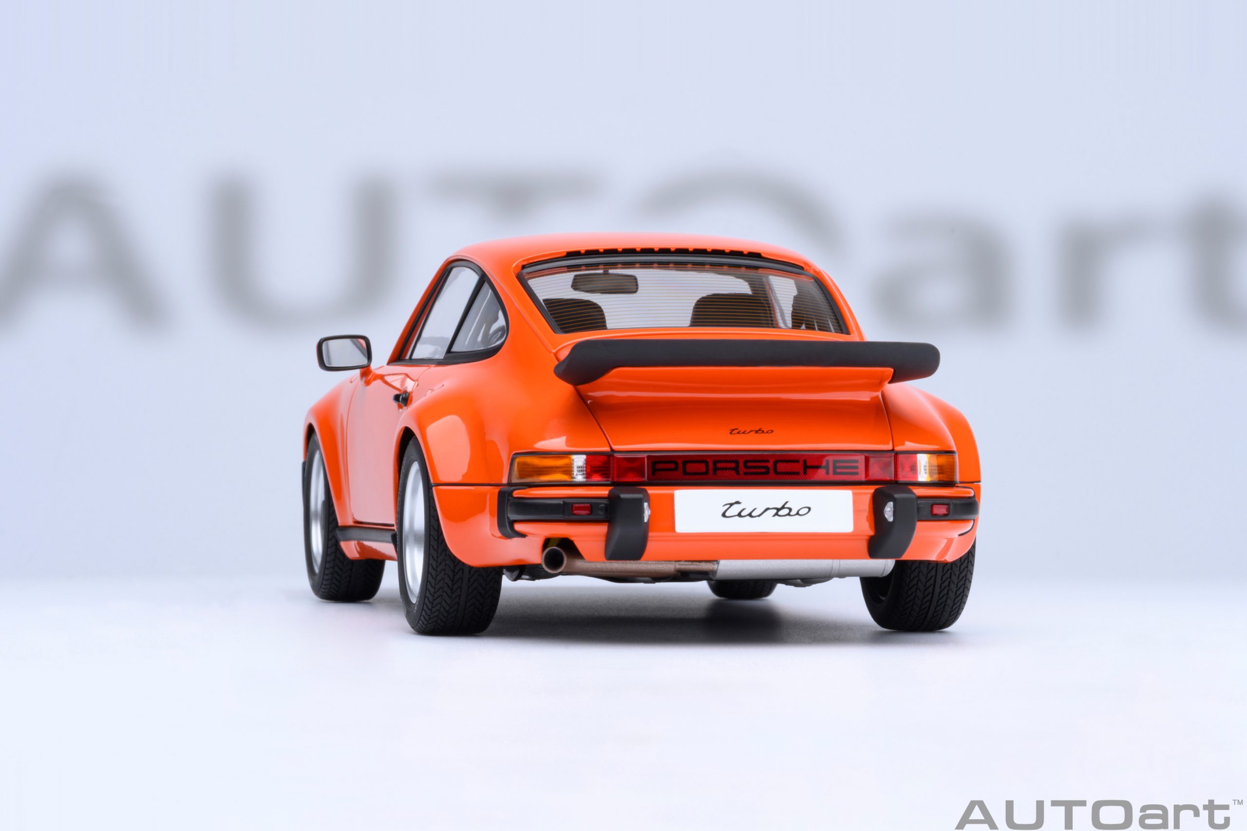 AUTOart Porsche 911 (930) Turbo 3.0 1:18 - Continental Orange – Bild 20