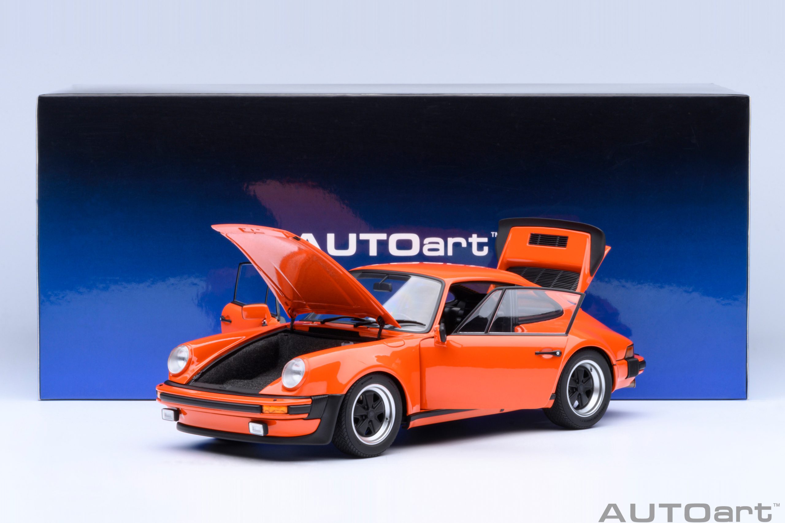 AUTOart Porsche 911 (930) Turbo 3.0 1:18 - Continental Orange – Bild 21