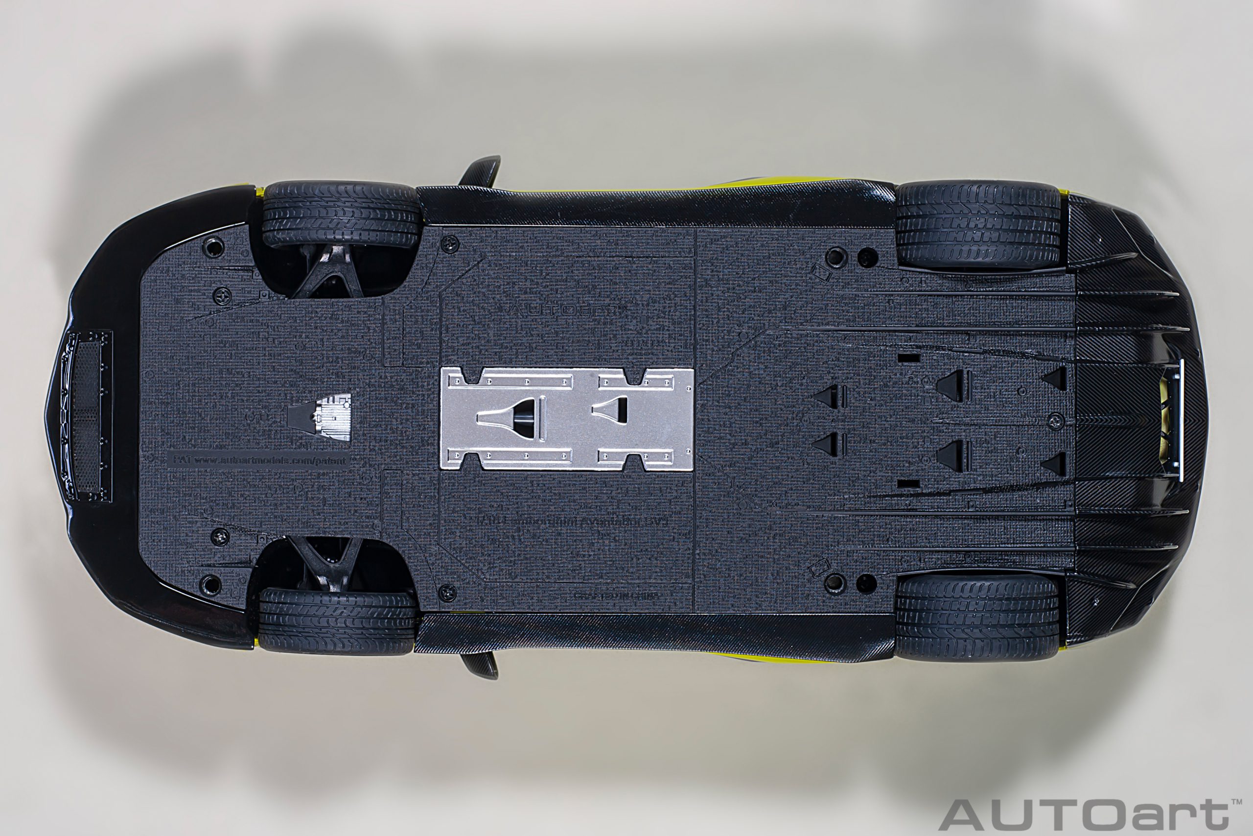 AUTOart Lamborghini Aventador SVJ 2019 1:18 - Pearl Yellow – Bild 8