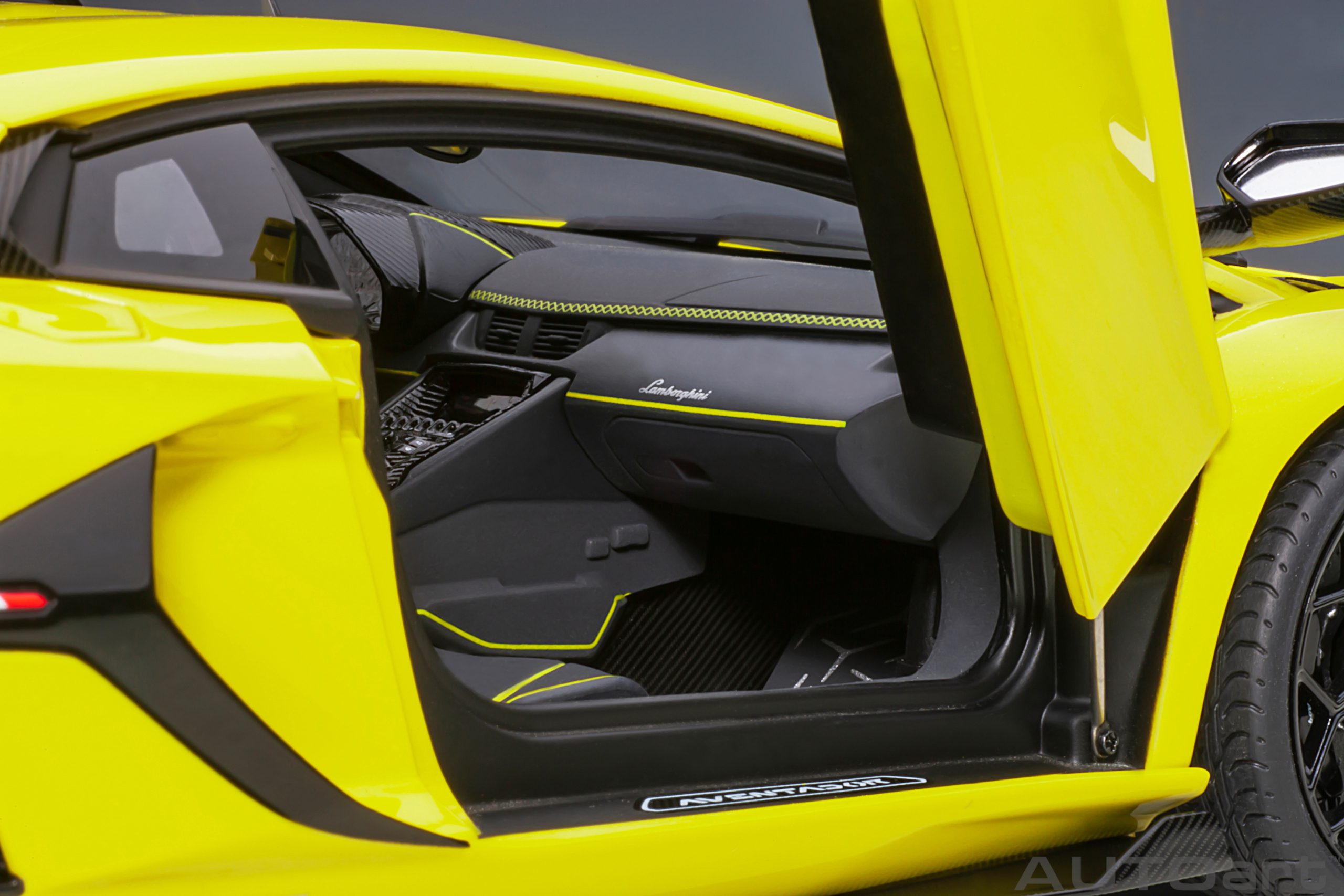AUTOart Lamborghini Aventador SVJ 2019 1:18 - Pearl Yellow – Bild 10