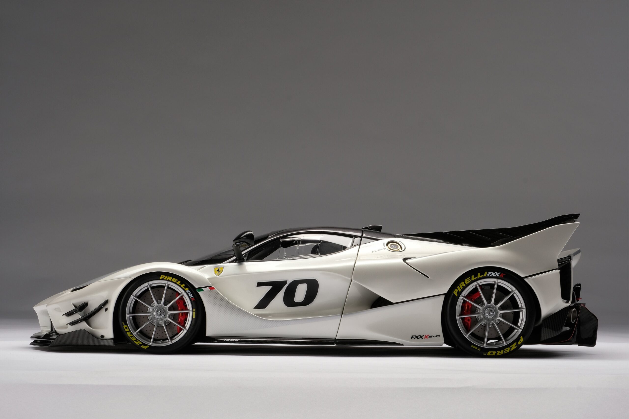 Amalgam Ferrari FXX K Evo (2017) - Weiß | 1:8 - 画像10