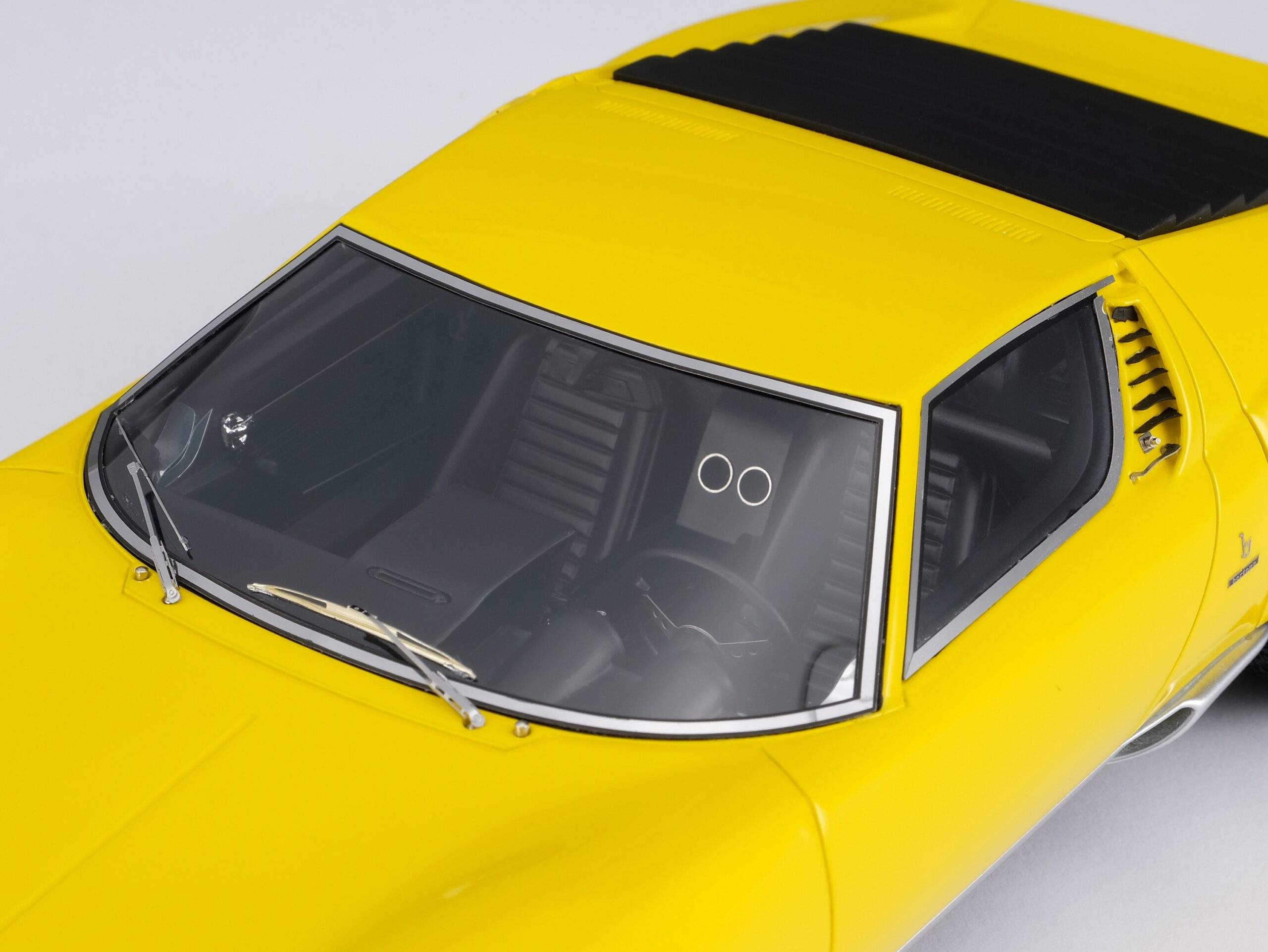 Amalgam Lamborghini Miura P400 SV | 1:18 – Bild 8