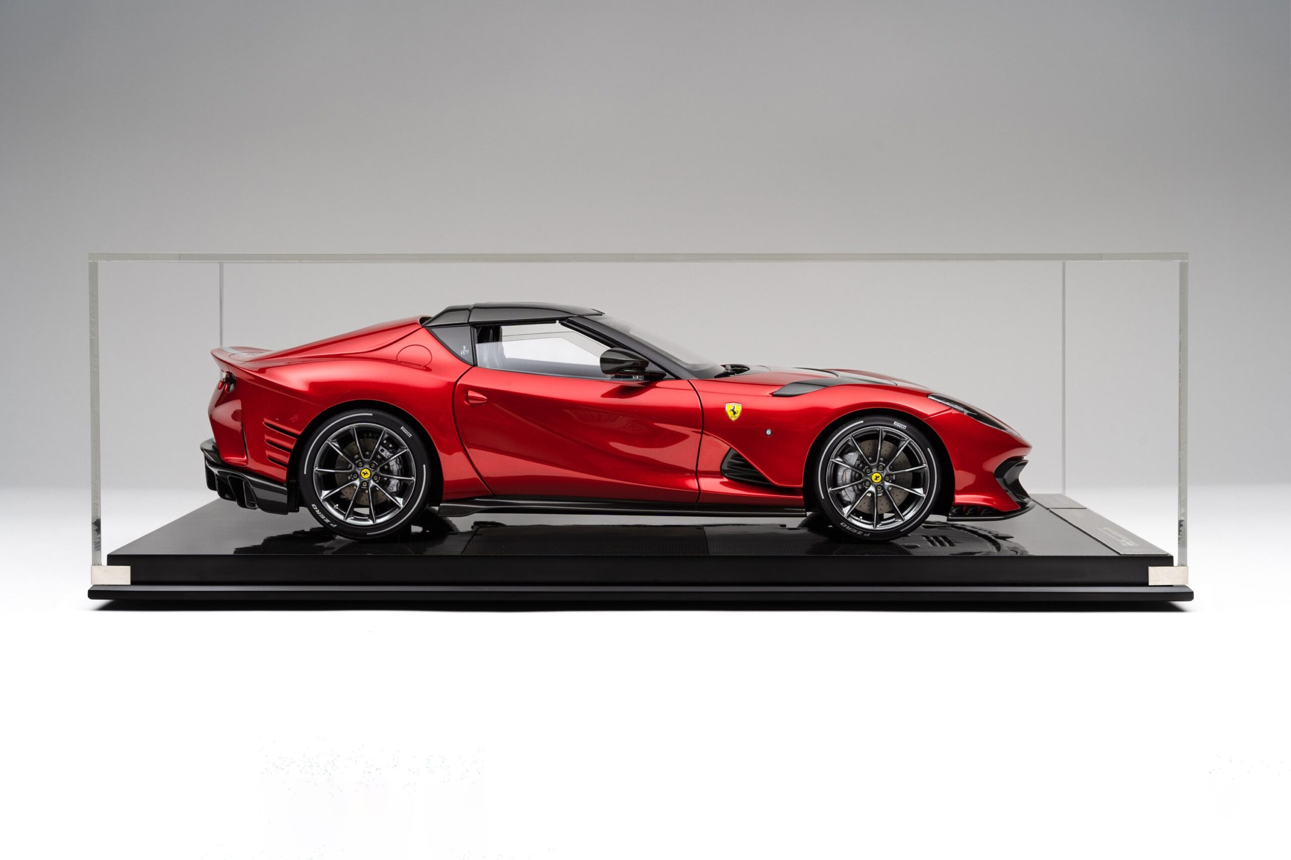 Amalgam Ferrari 812 Competizione A (2021) - Rot | 1:8 - Image 25