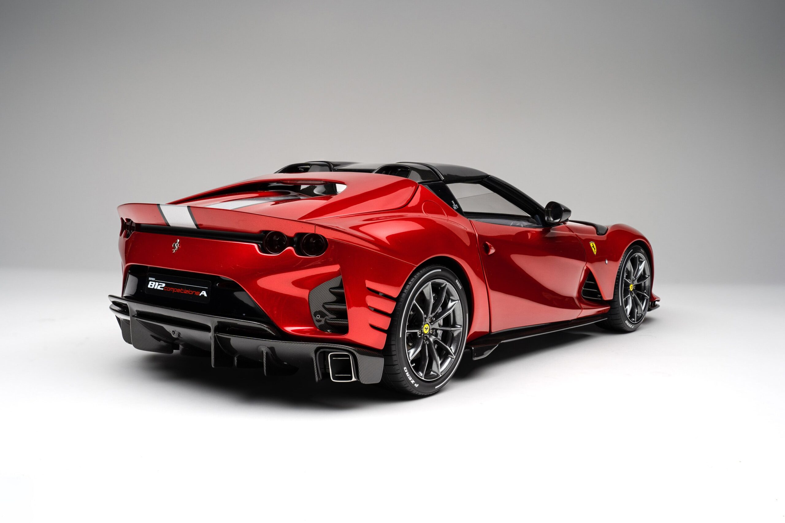 Amalgam Ferrari 812 Competizione A (2021) - Rot | 1:8 - Image 17