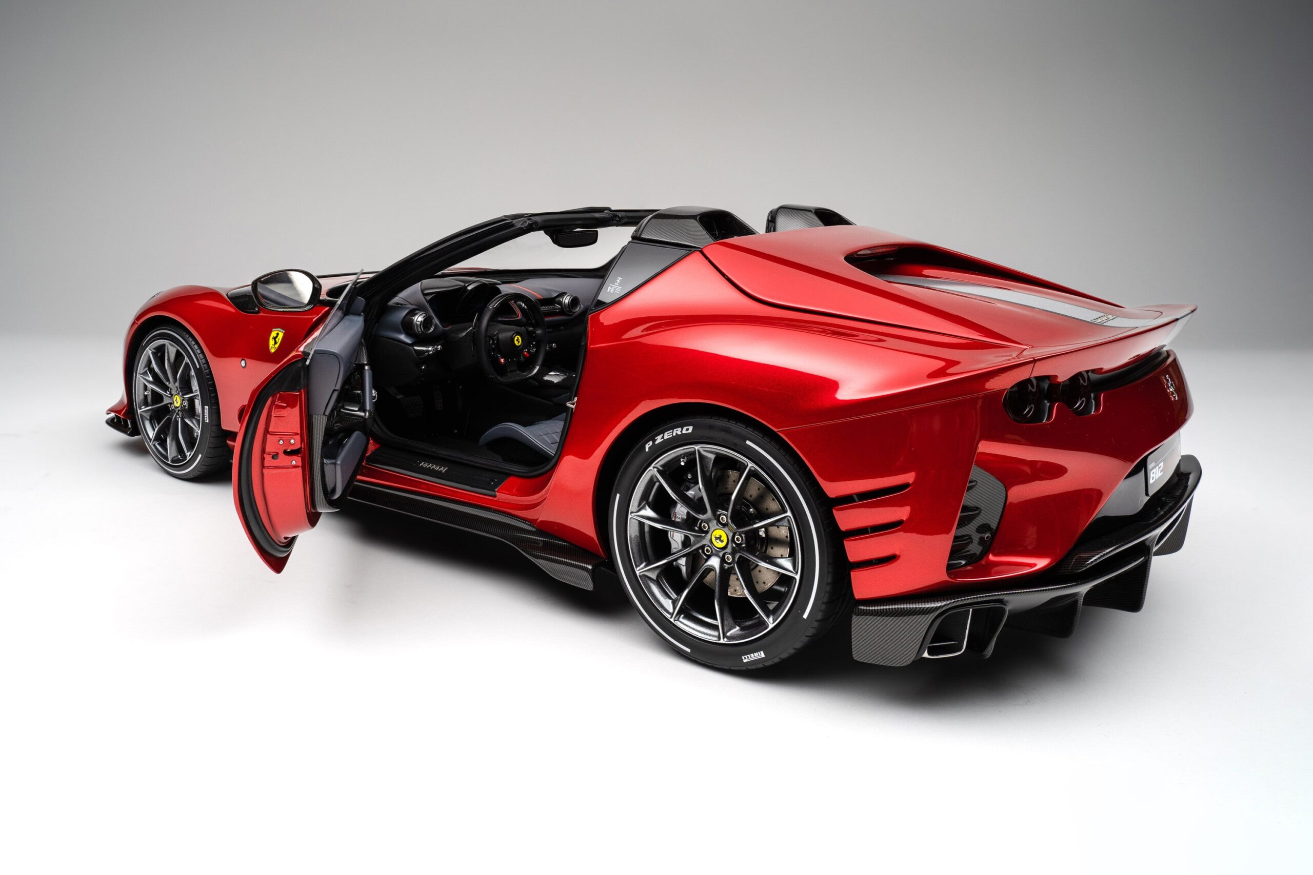 Amalgam Ferrari 812 Competizione A (2021) - Rot | 1:8 - Image 7