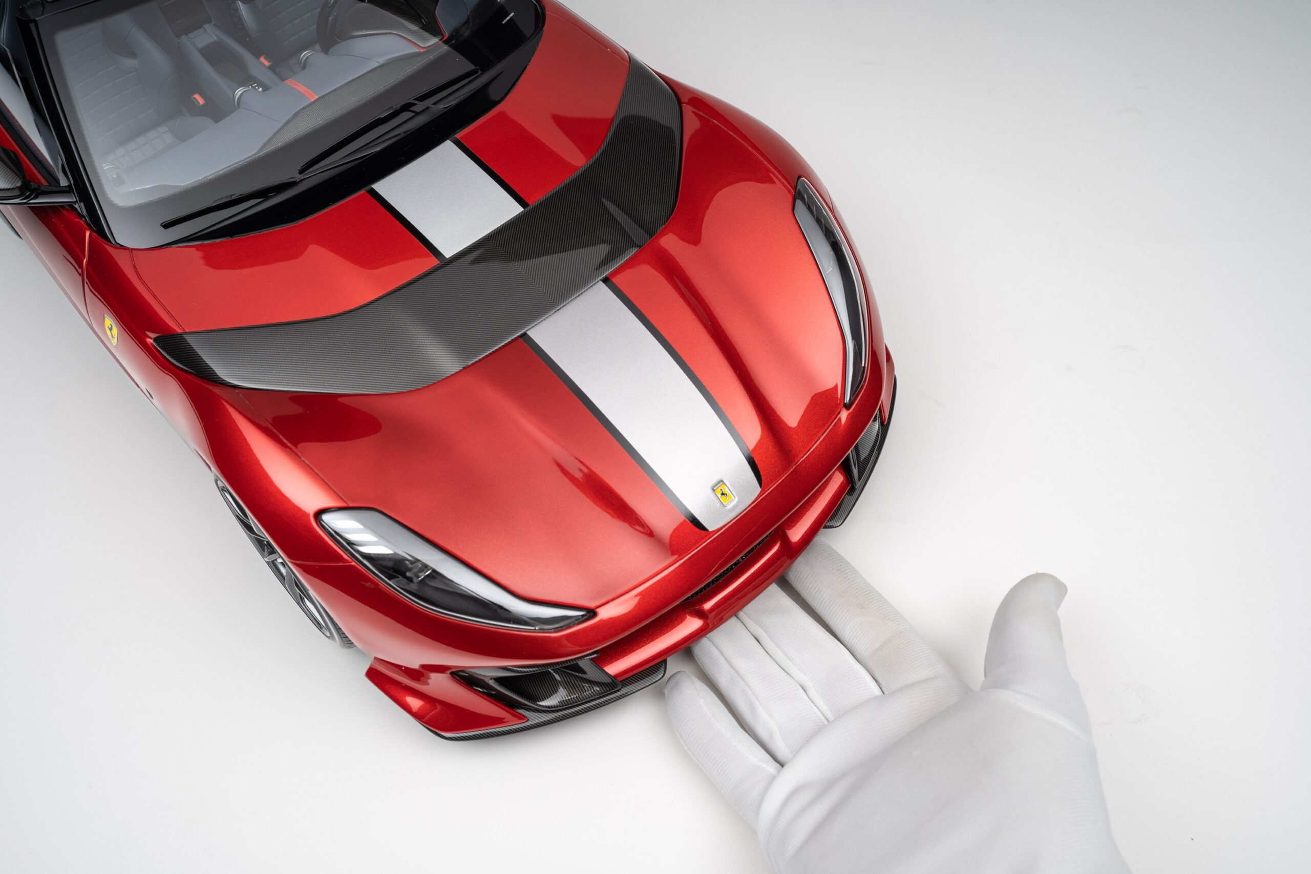 Amalgam Ferrari 812 Competizione A (2021) - Rot | 1:8 - Image 4