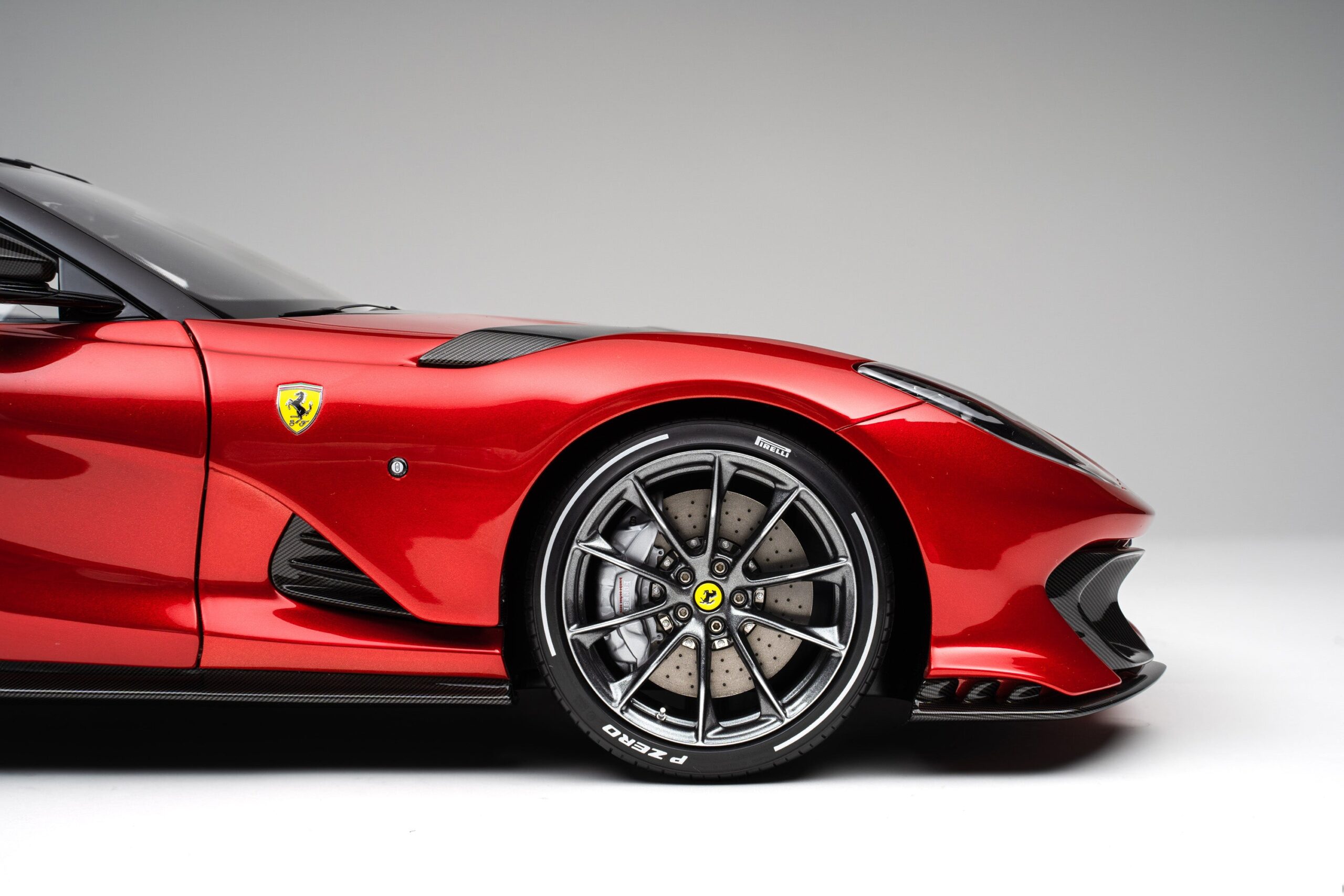 Amalgam Ferrari 812 Competizione A (2021) - Rot | 1:8 - Image 20