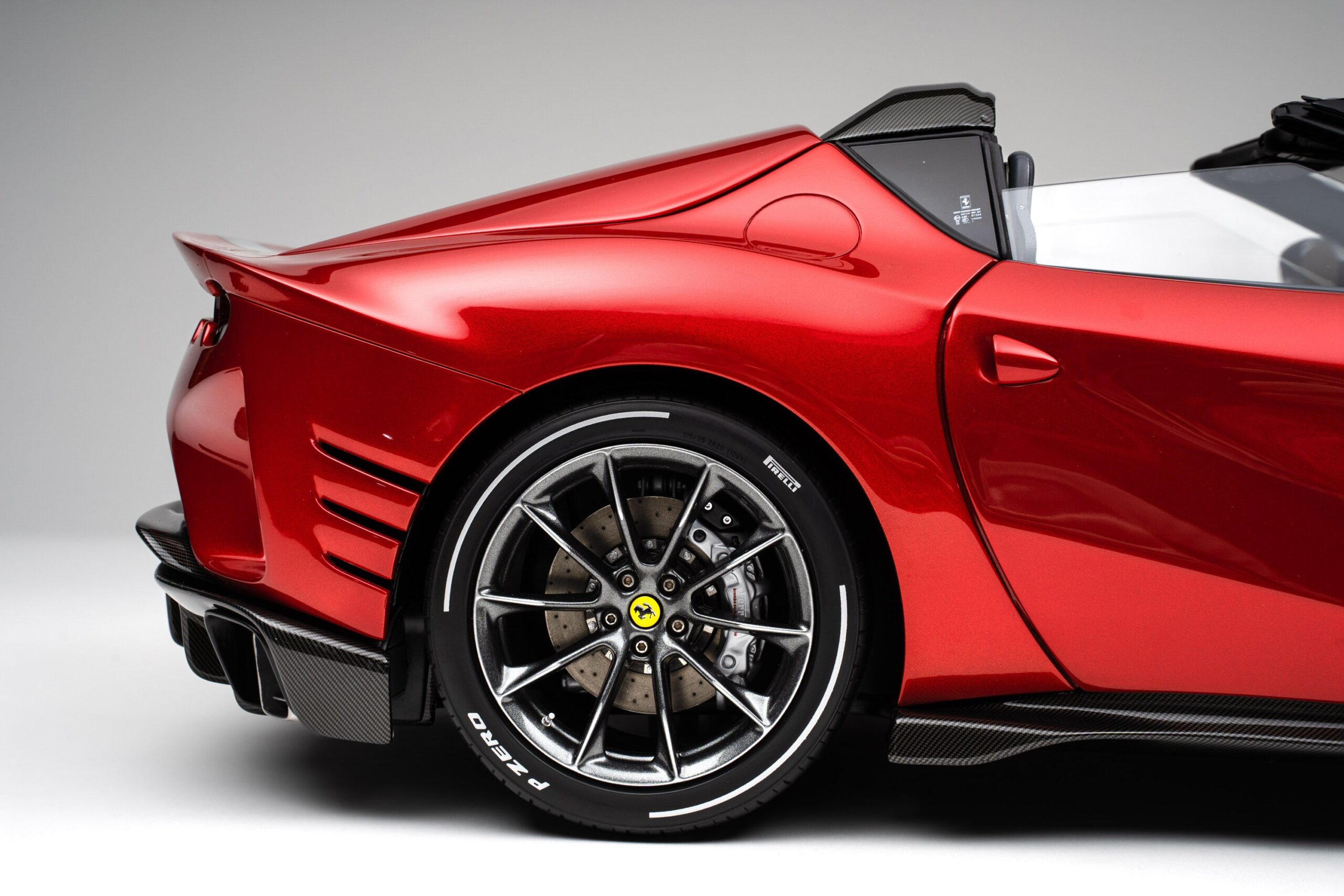Amalgam Ferrari 812 Competizione A (2021) - Rot | 1:8 - Image 21