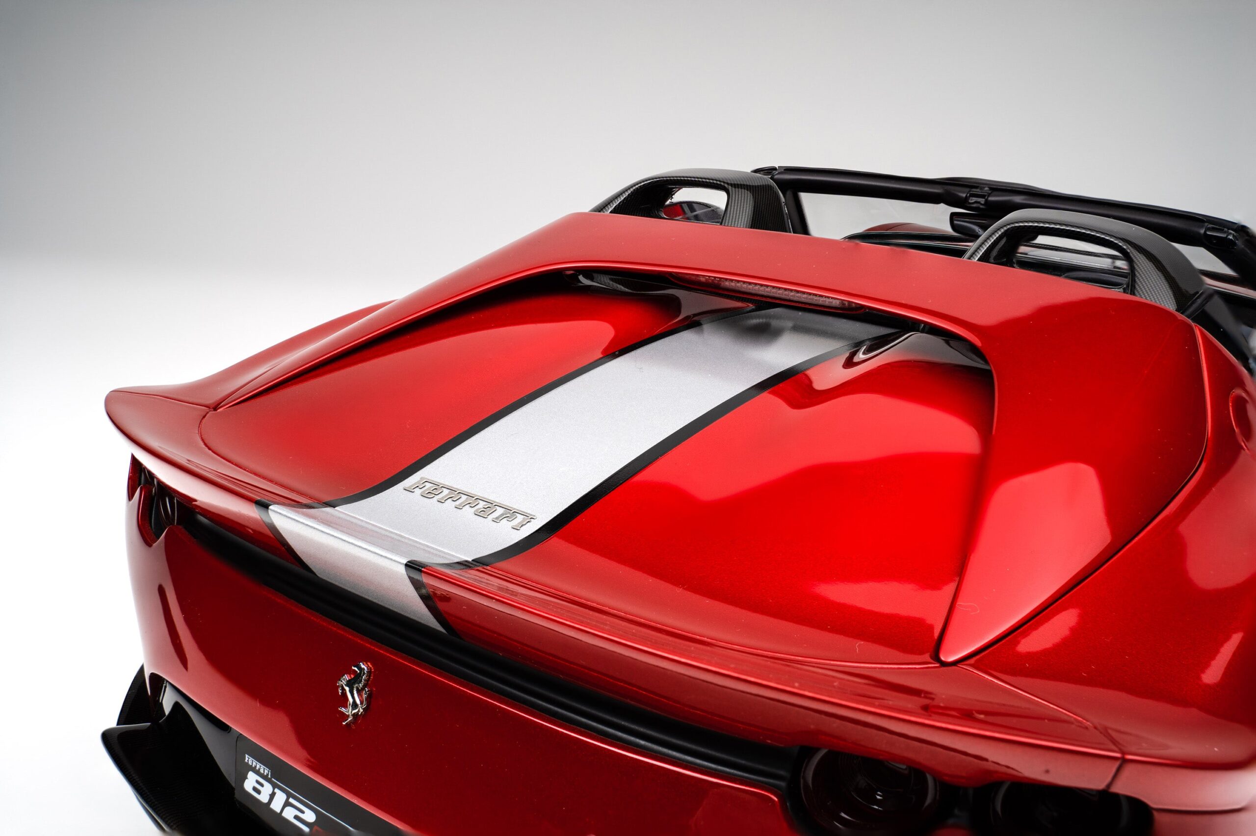 Amalgam Ferrari 812 Competizione A (2021) - Rot | 1:8 - Image 14