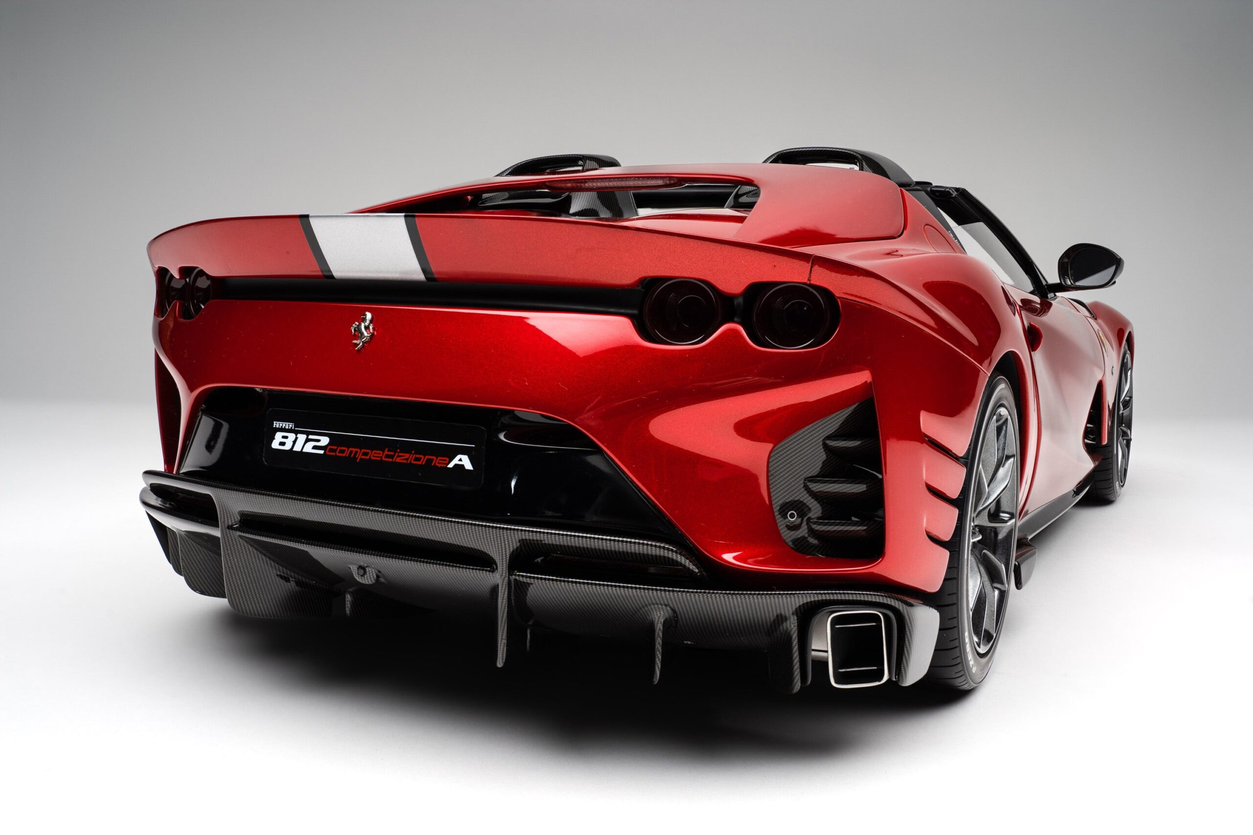 Amalgam Ferrari 812 Competizione A (2021) - Rot | 1:8 - Image 22