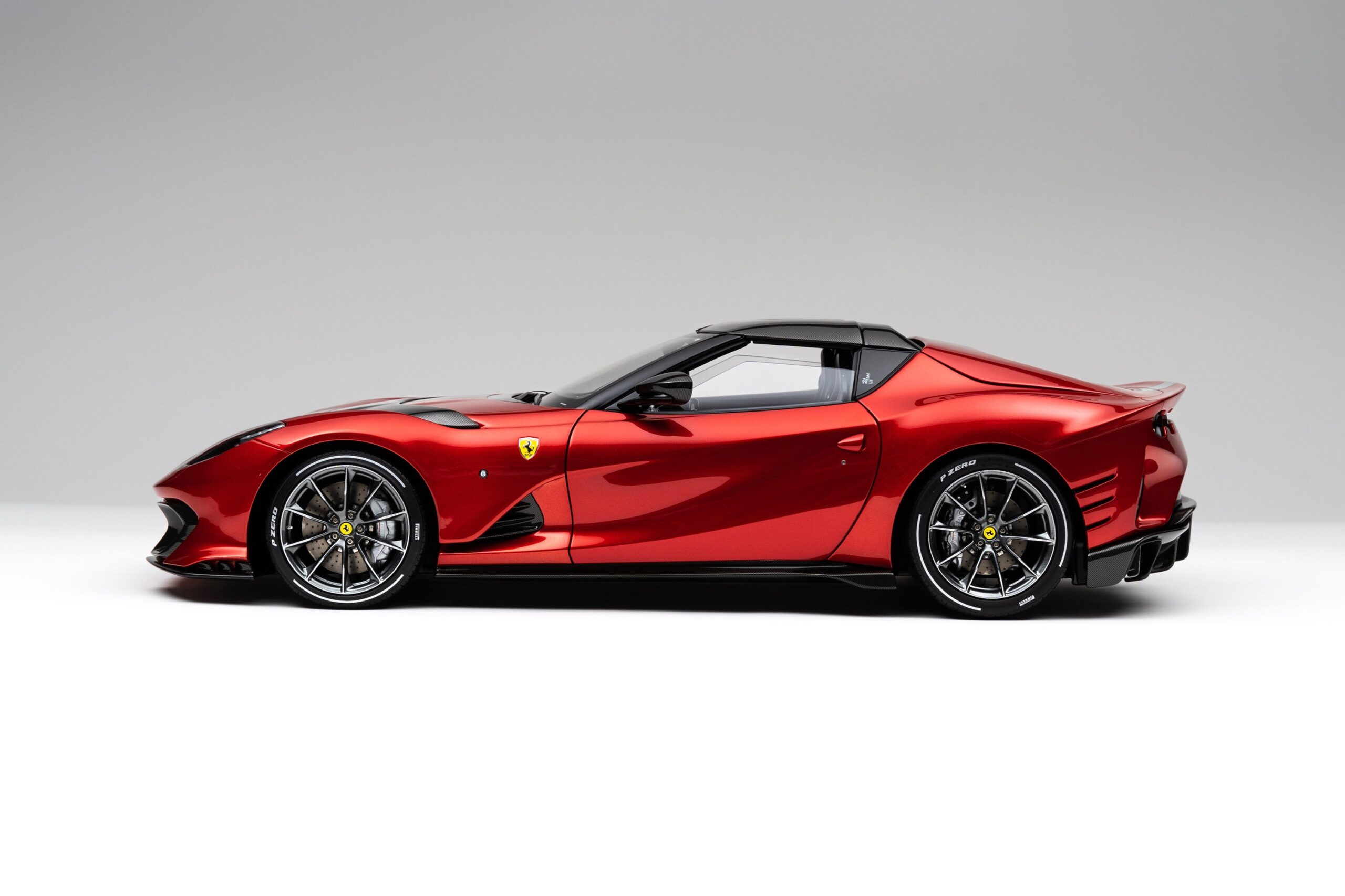 Amalgam Ferrari 812 Competizione A (2021) - Rot | 1:8 - Image 18