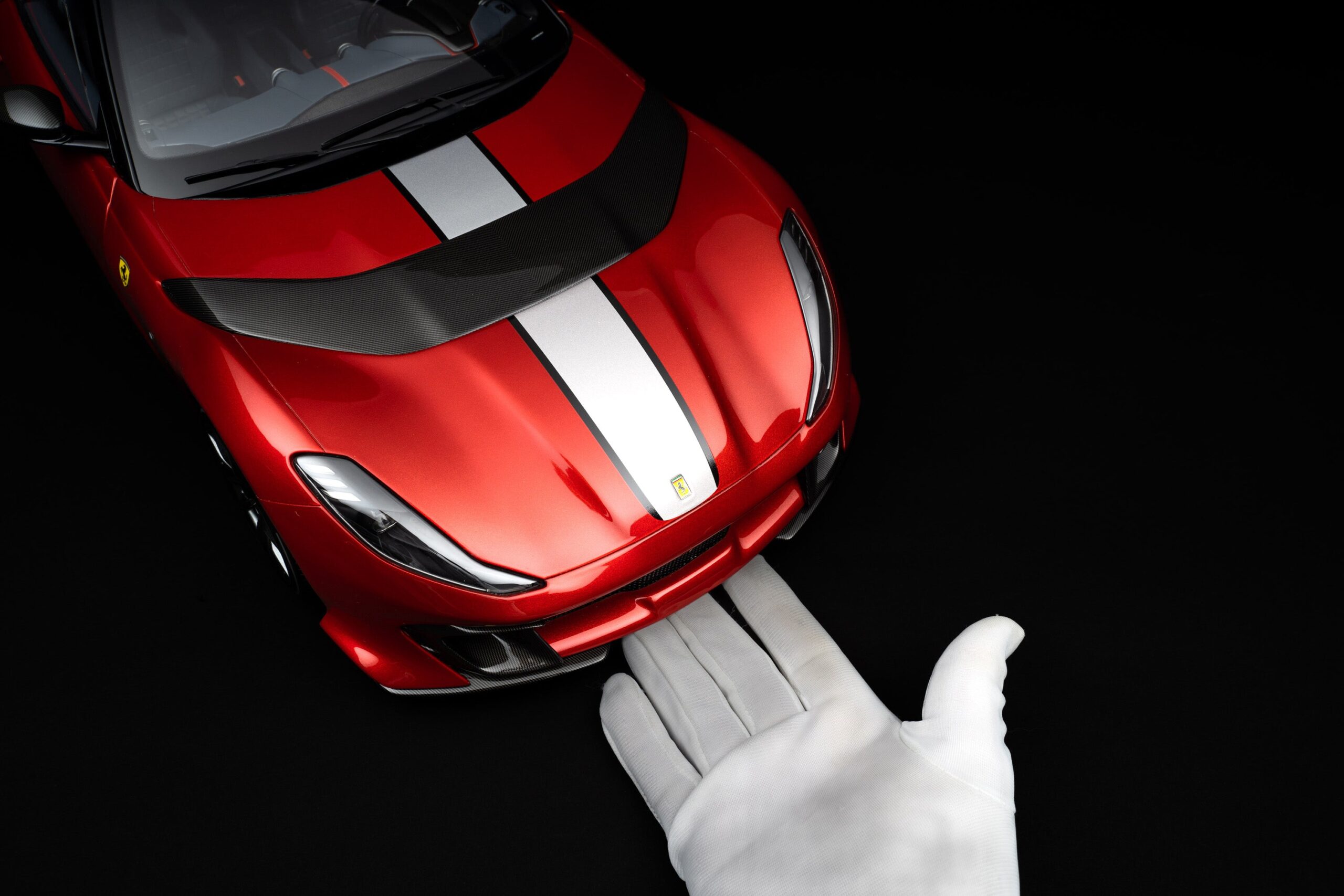 Amalgam Ferrari 812 Competizione A (2021) - Rot | 1:8 - Image 3