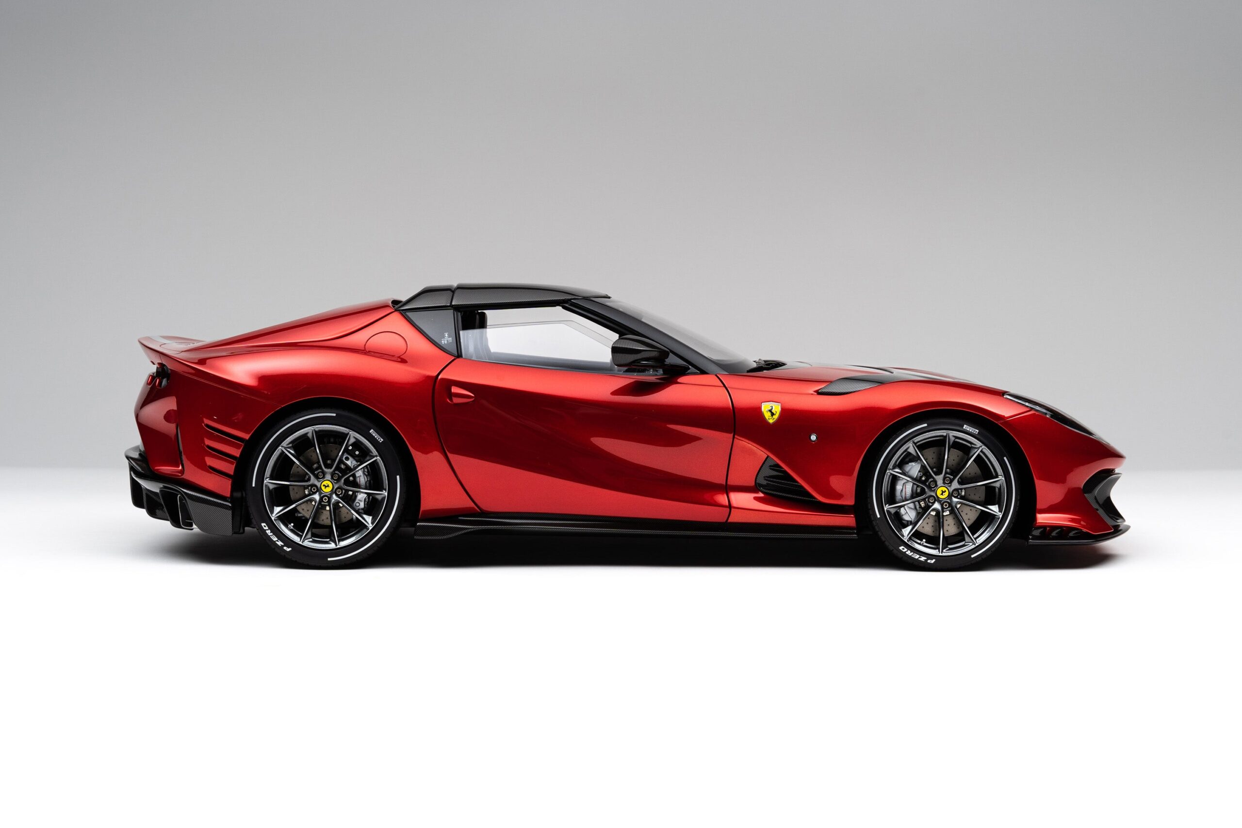 Amalgam Ferrari 812 Competizione A (2021) - Rot | 1:8 - Image 19