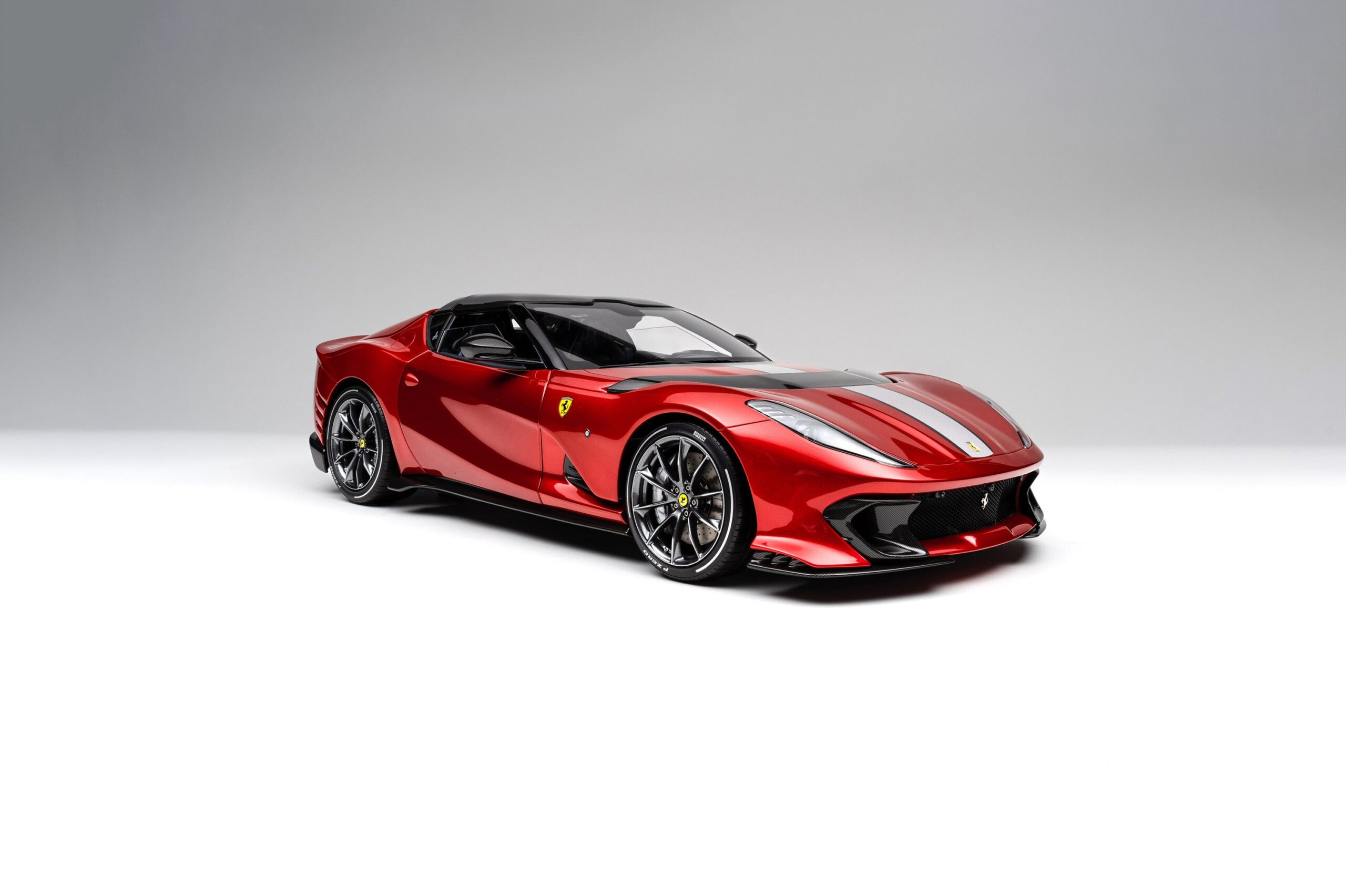 Amalgam Ferrari 812 Competizione A (2021) - Rot | 1:8 - Image 26