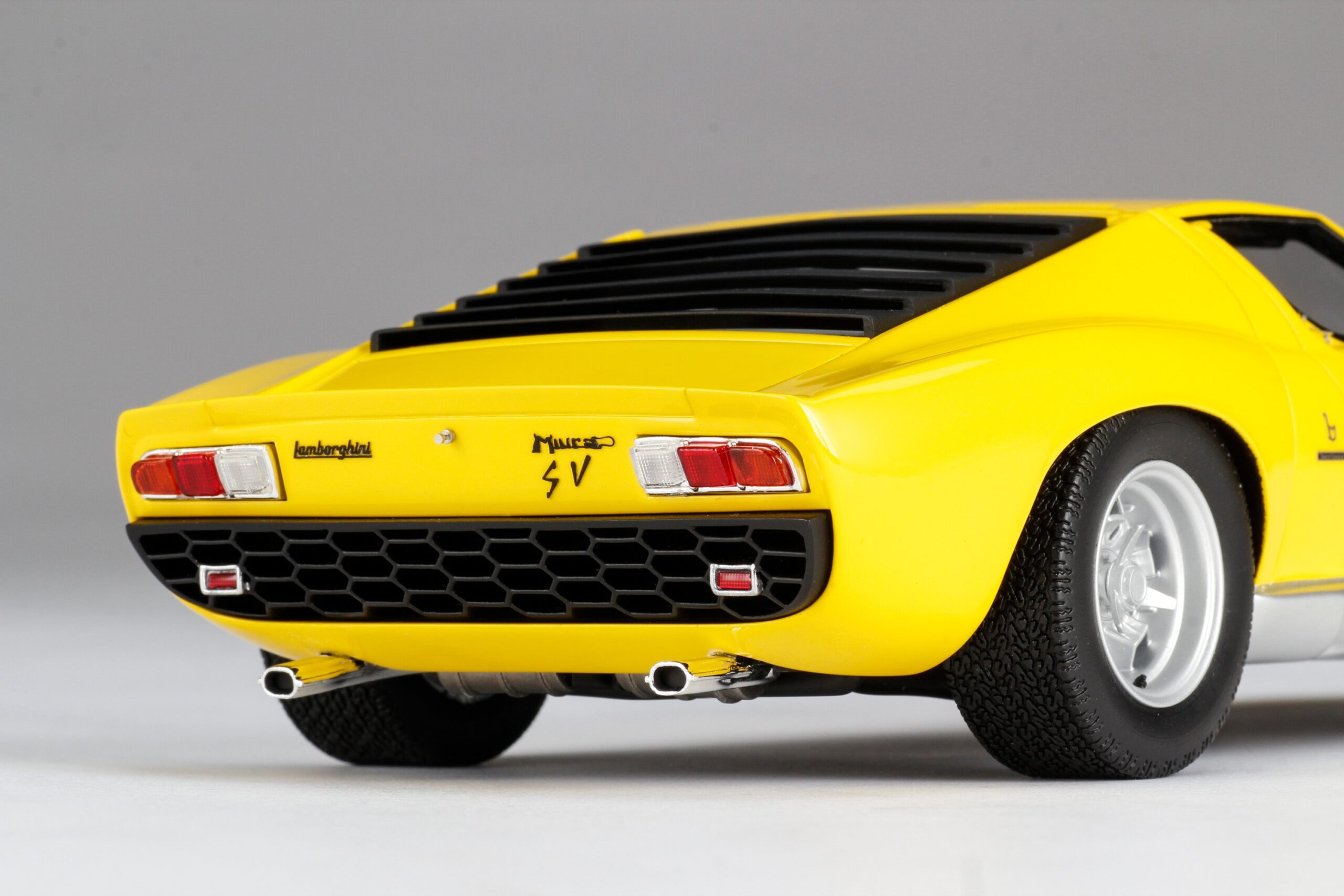 Amalgam Lamborghini Miura P400 SV | 1:18 – Bild 9