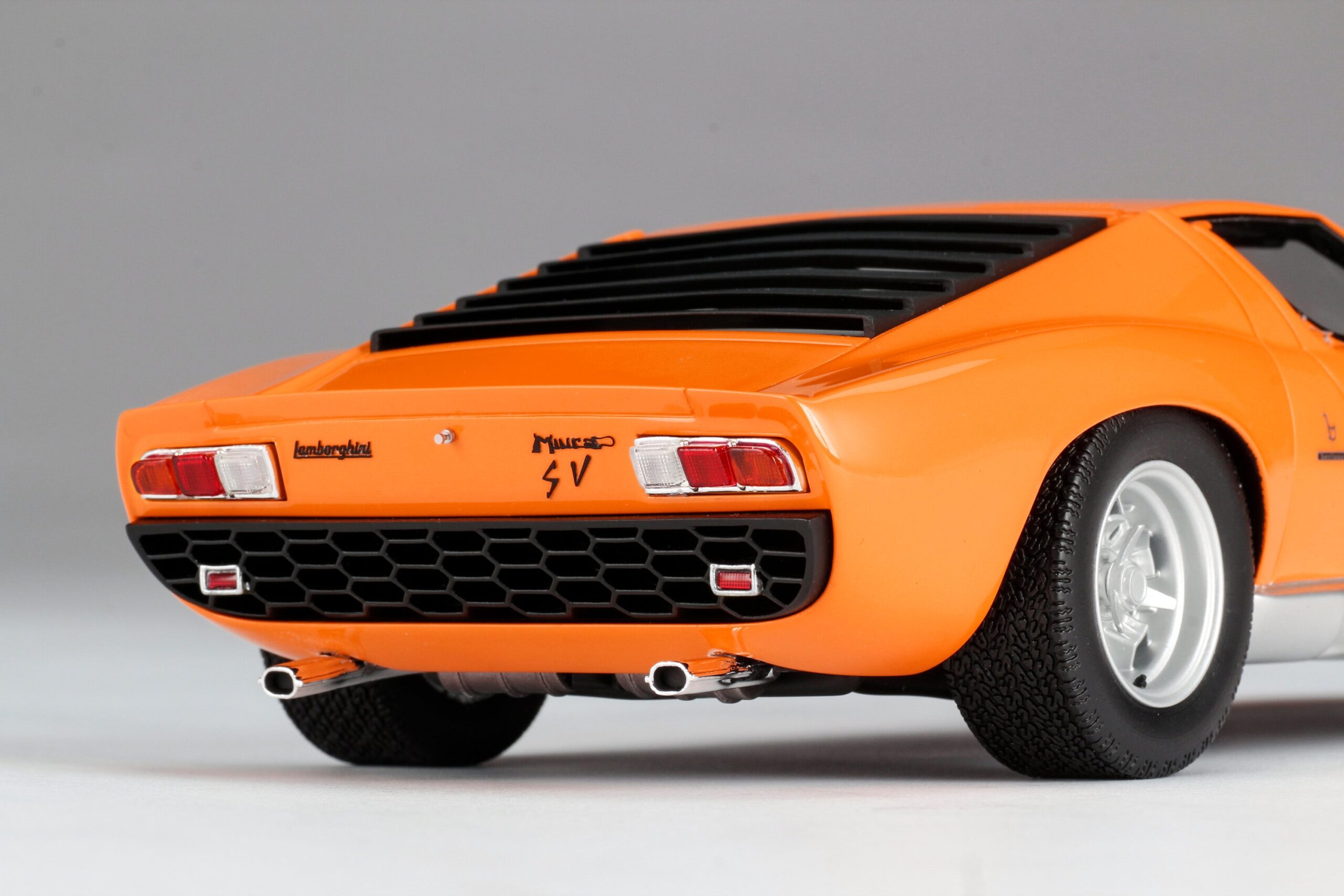 Amalgam Lamborghini Miura P400 SV | 1:18 – Bild 24
