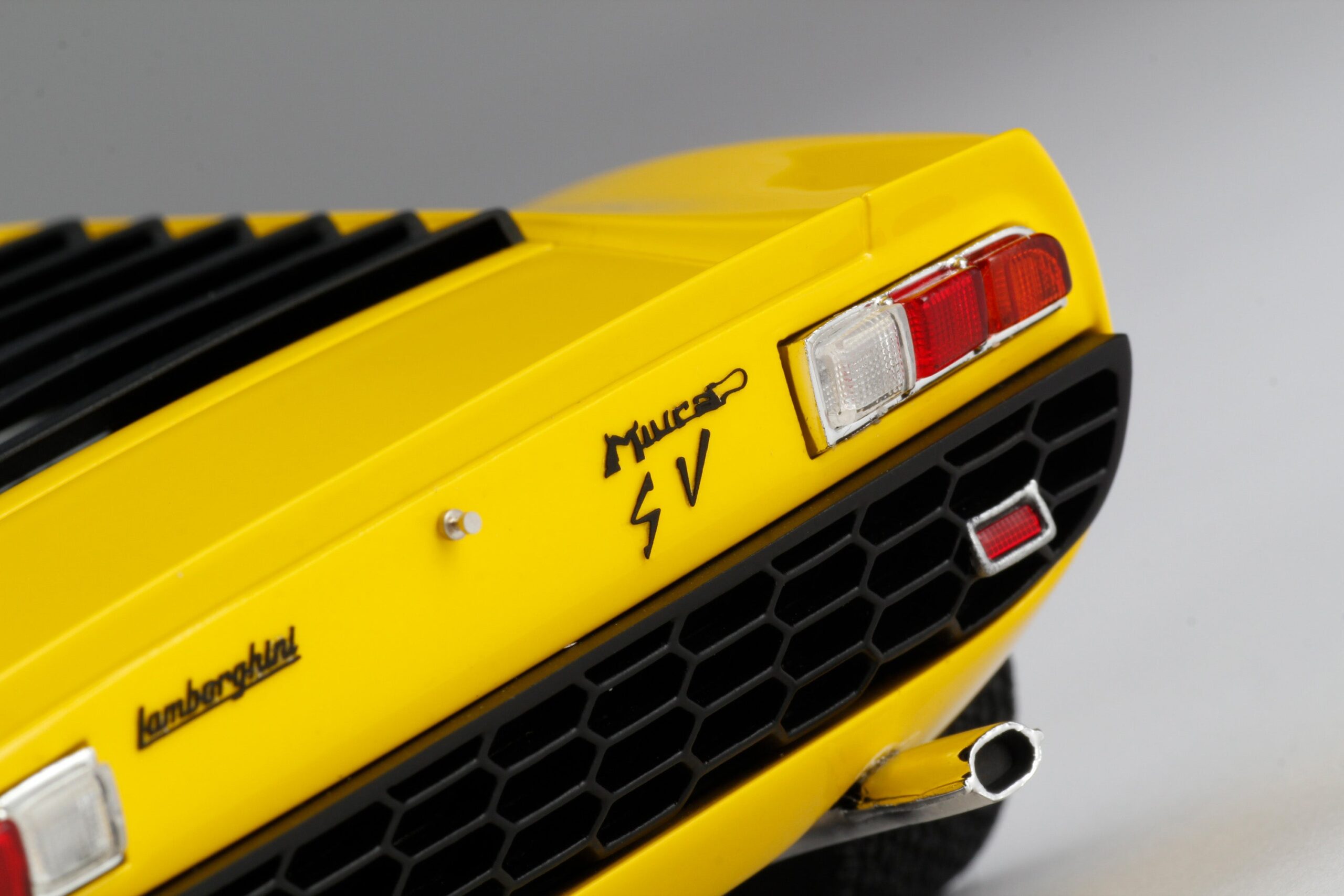 Amalgam Lamborghini Miura P400 SV | 1:18 – Bild 10