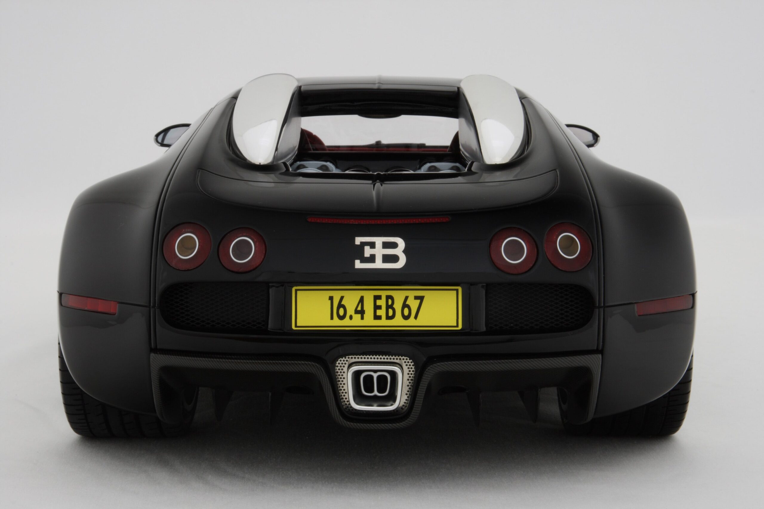 Amalgam Bugatti Veyron (2005) - Schwarz/Rot | 1:8 – Bild 7