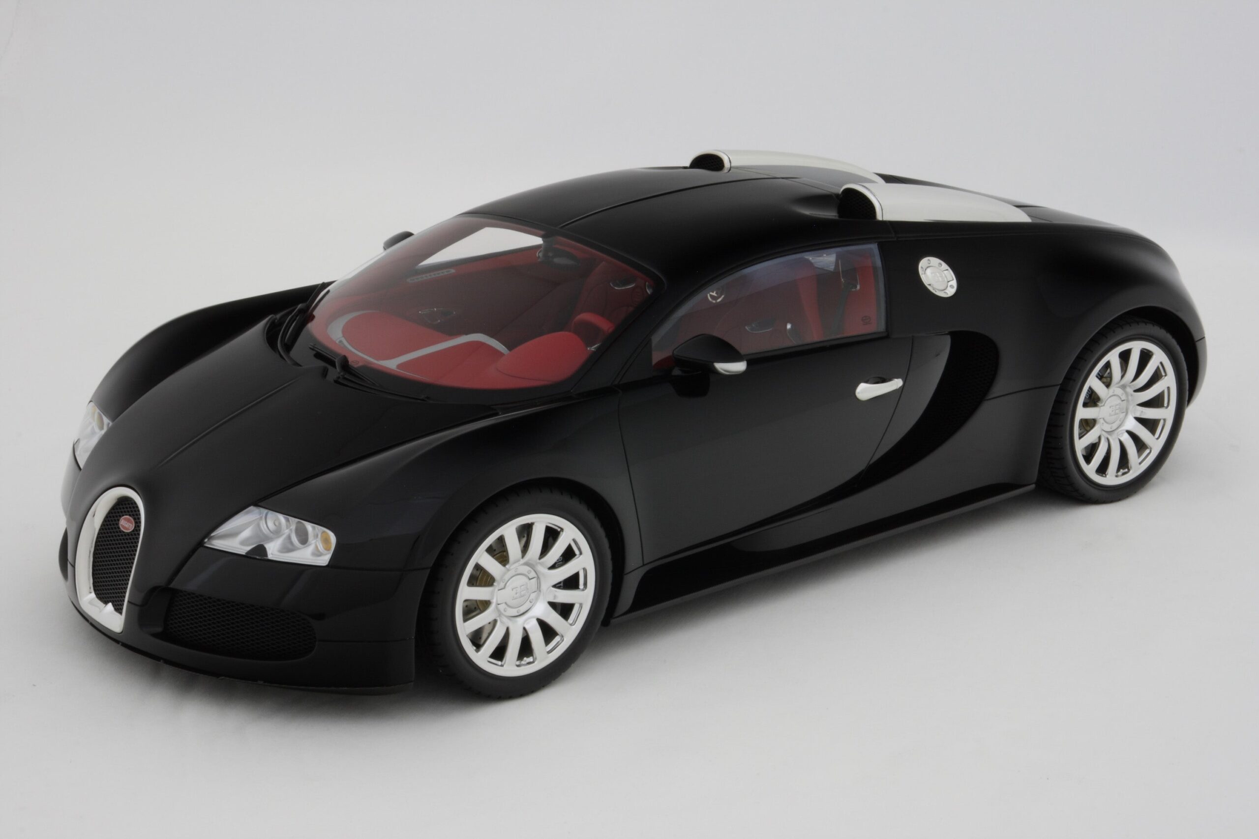 Amalgam Bugatti Veyron (2005) - Schwarz/Rot | 1:8 – Bild 9