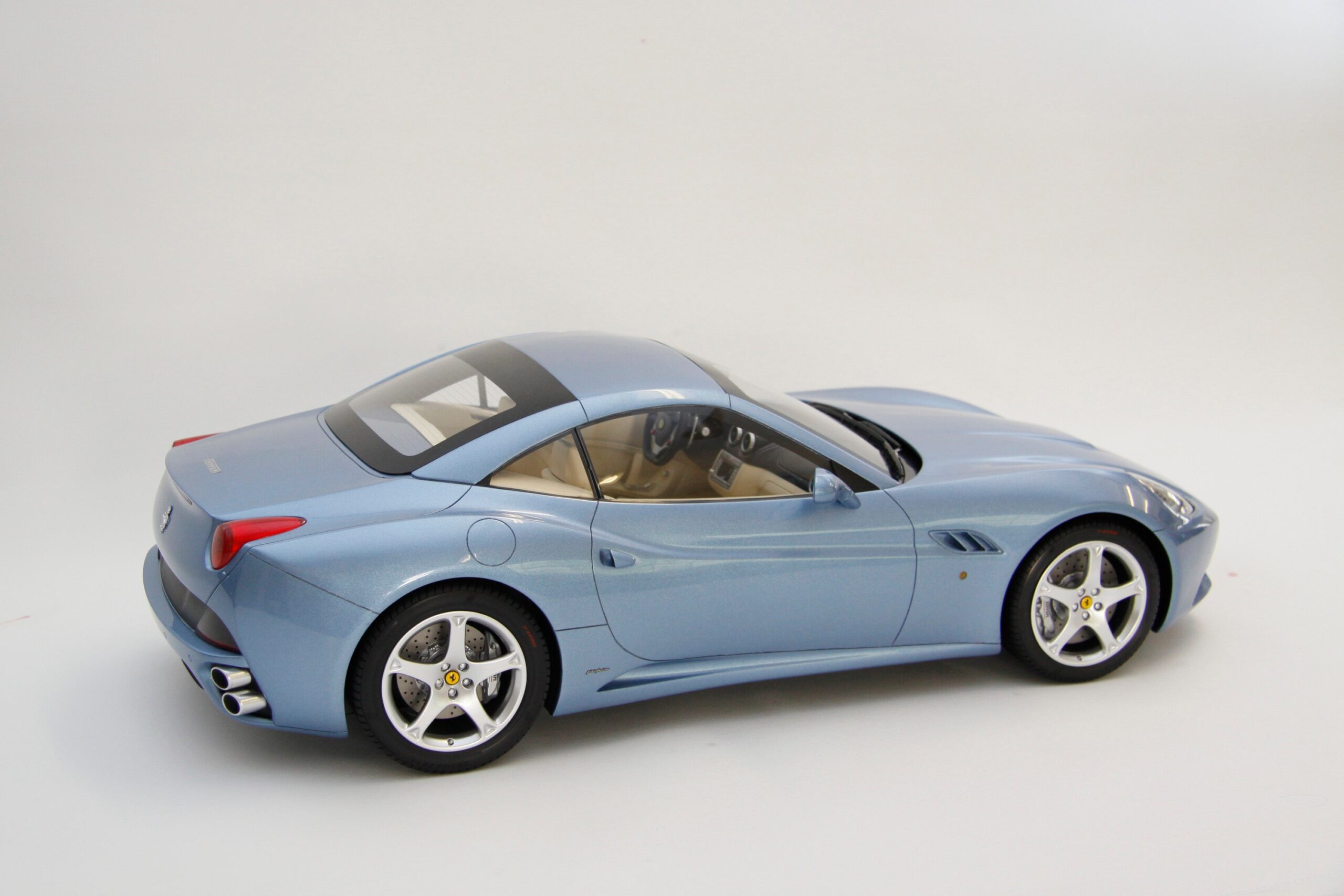 Amalgam Ferrari California (2008) - Rot, Blau | 1:8 - 画像17