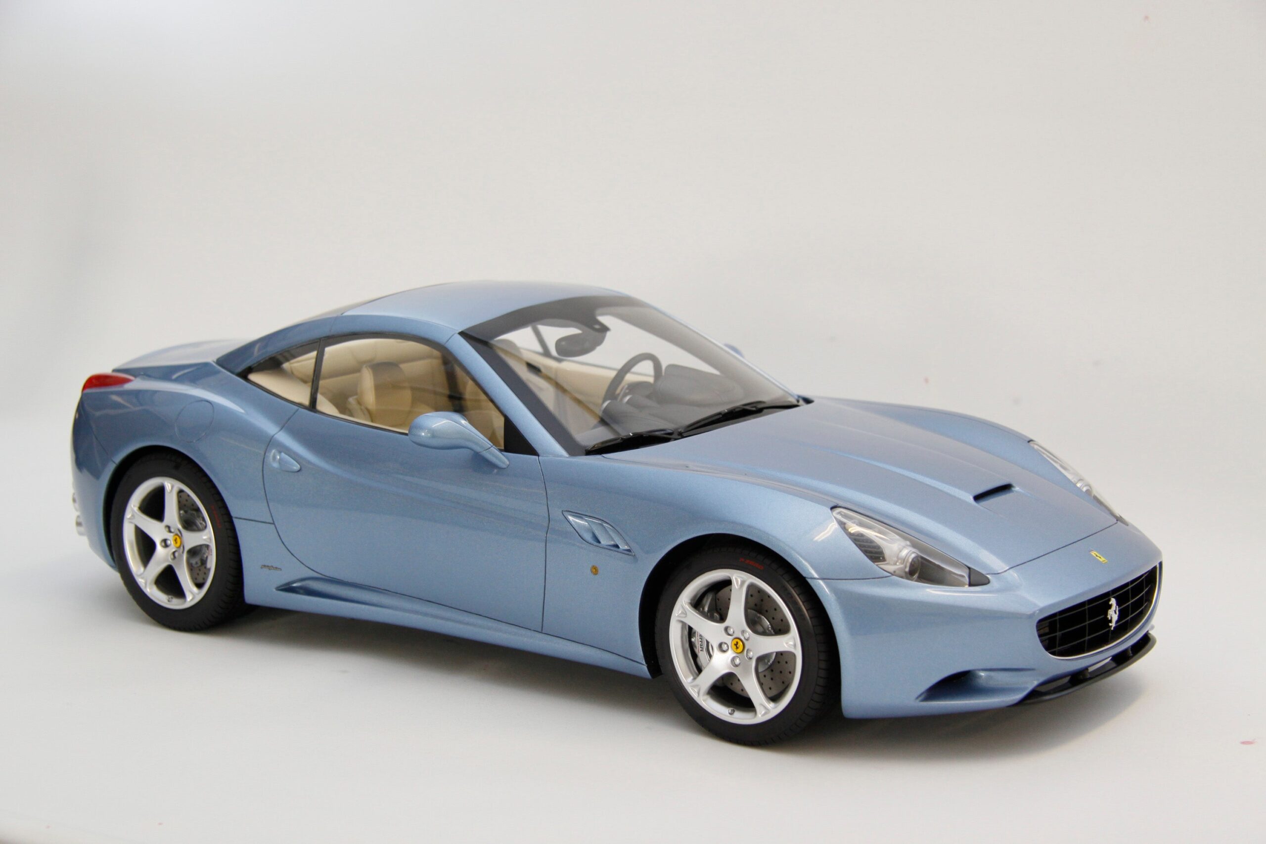 Amalgam Ferrari California (2008) - Rot, Blau | 1:8 - 画像15