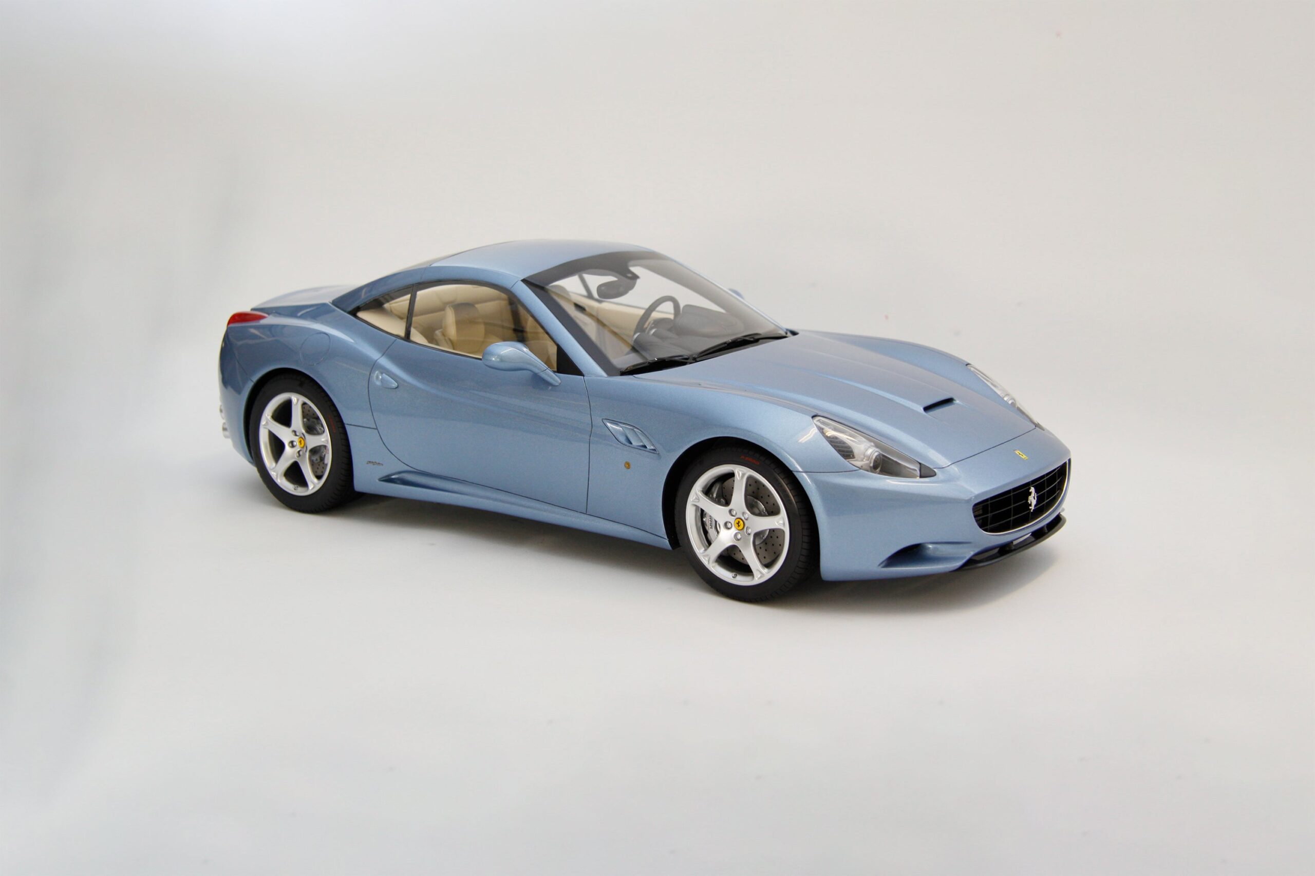 Amalgam Ferrari California (2008) - Rot, Blau | 1:8 - 画像16