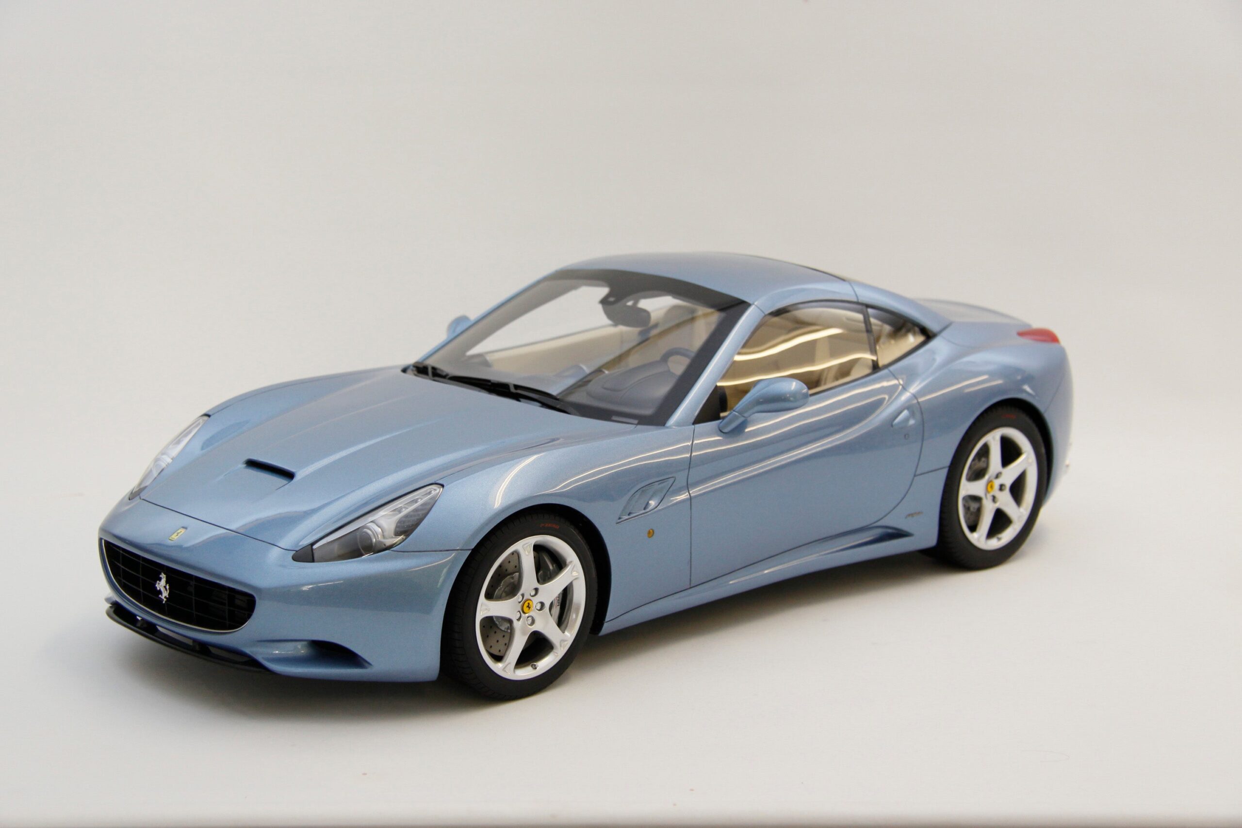 Amalgam Ferrari California (2008) - Rot, Blau | 1:8 - 画像19